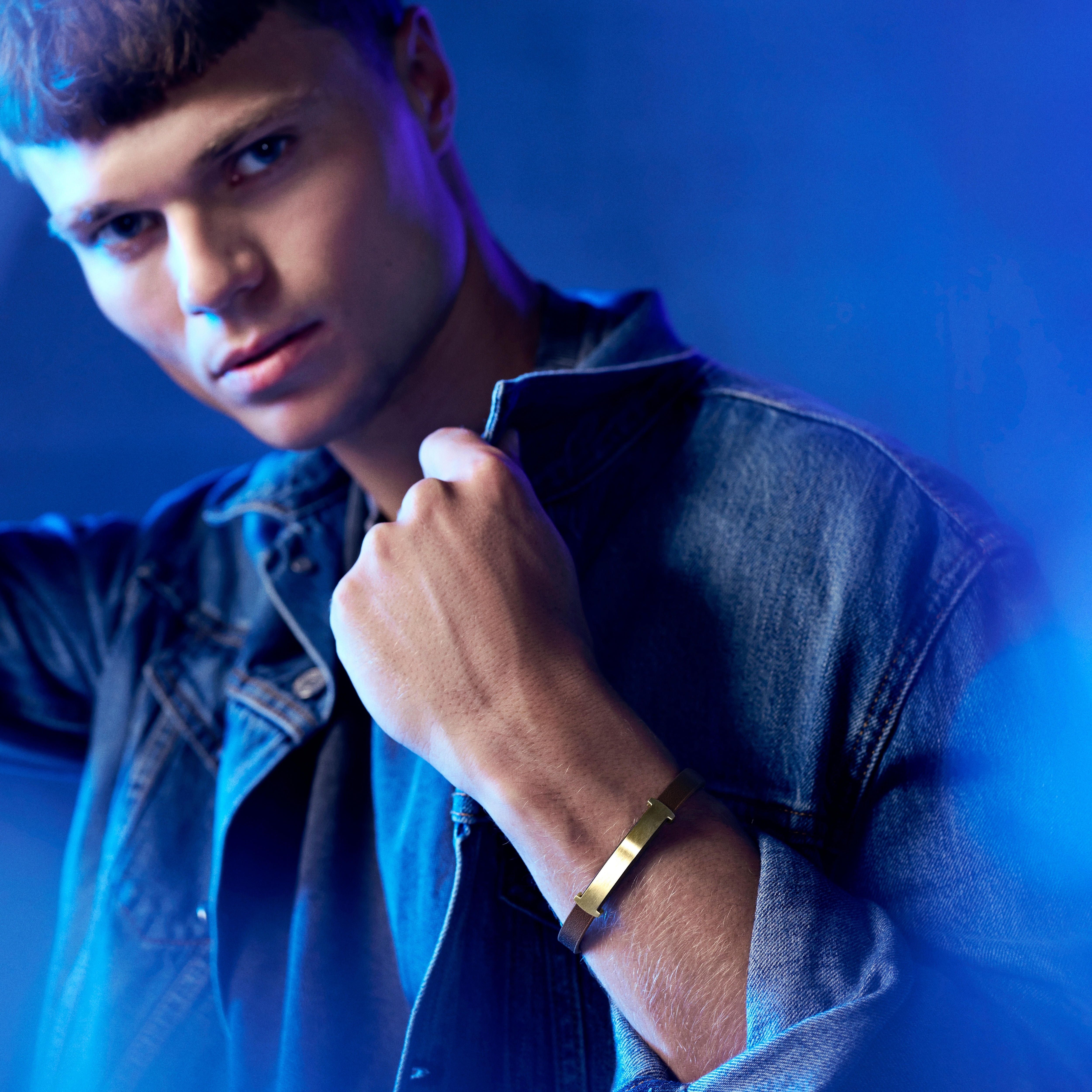 Nomen |  Bracelet en cuir brun avec plaque d'identification dorée - 3