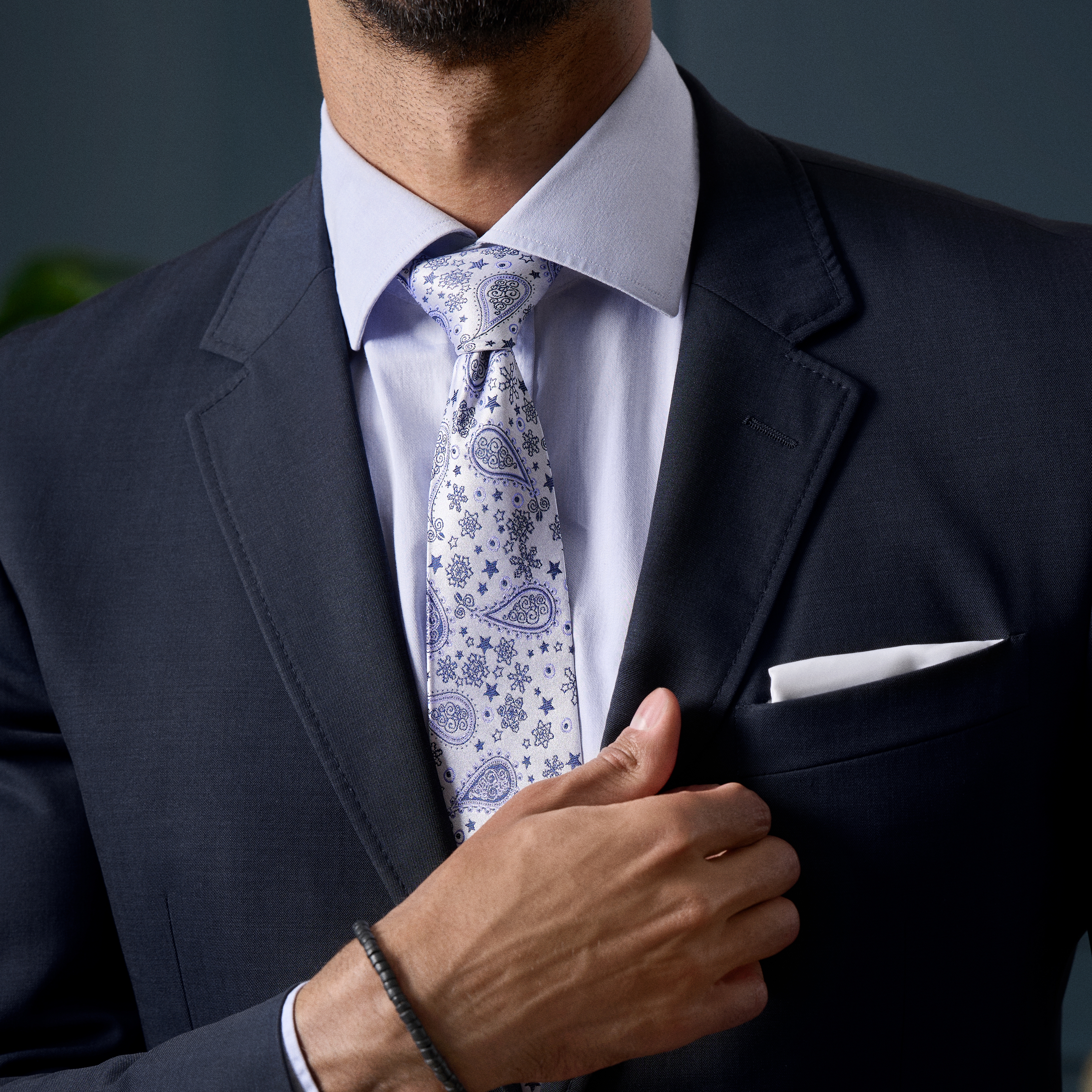 Cravate en soie à motif cachemire blanc et bleu | 8 cm - 3