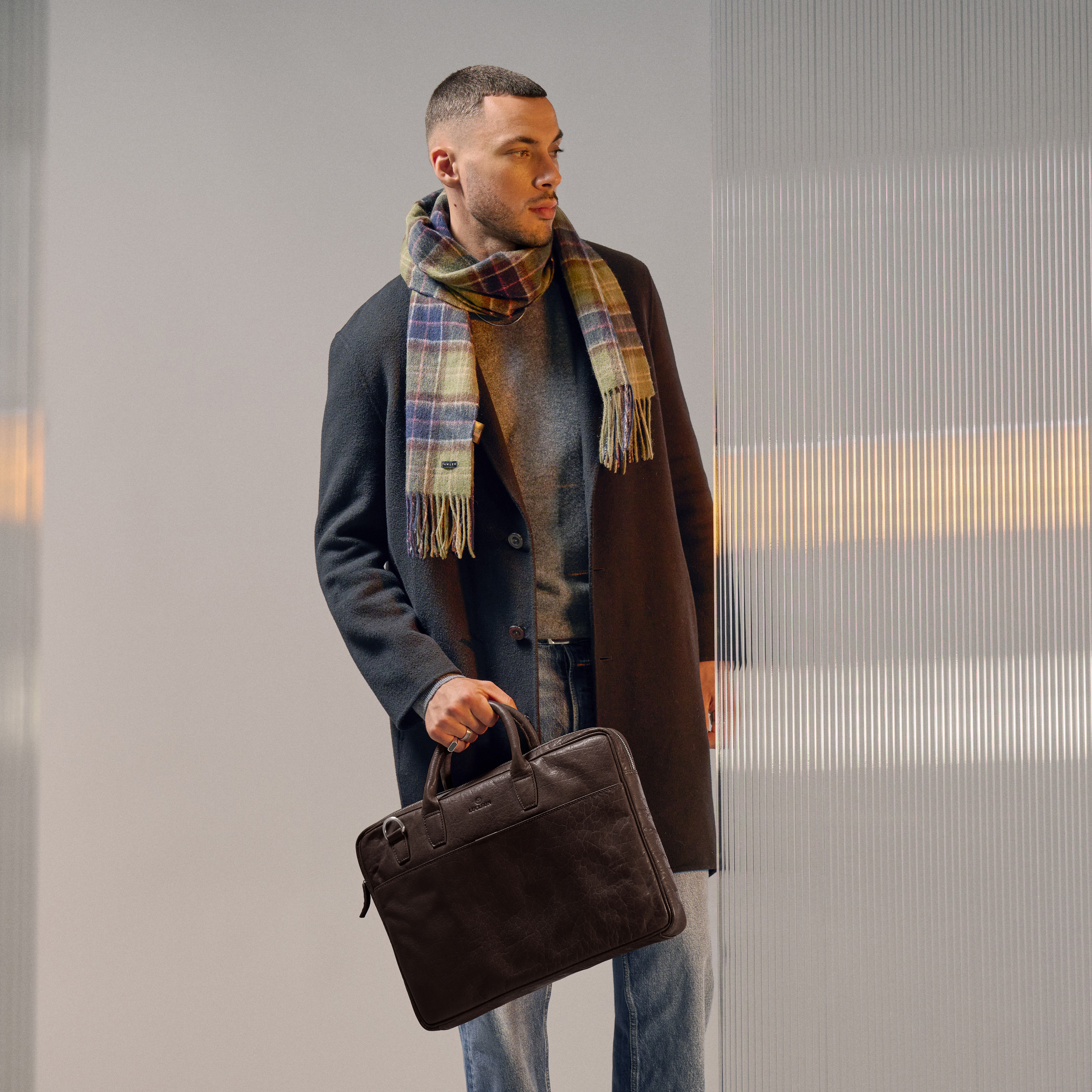 Pasta Executive 15" em Pele Castanho Escuro Montreal  - 4