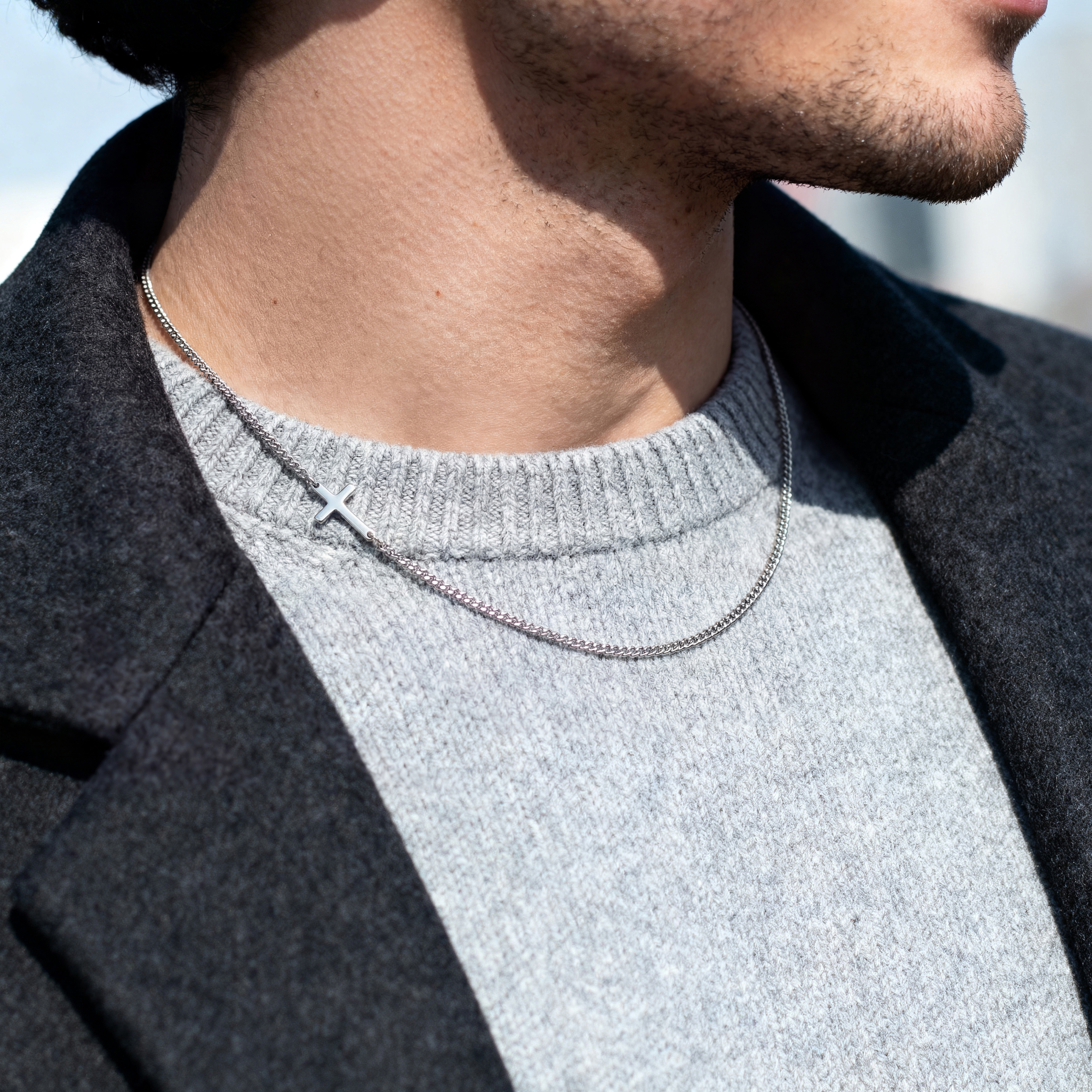 New Classics | Collar con cruz de cadena barbada de acero inoxidable en tono plateado de 2 mm - 3