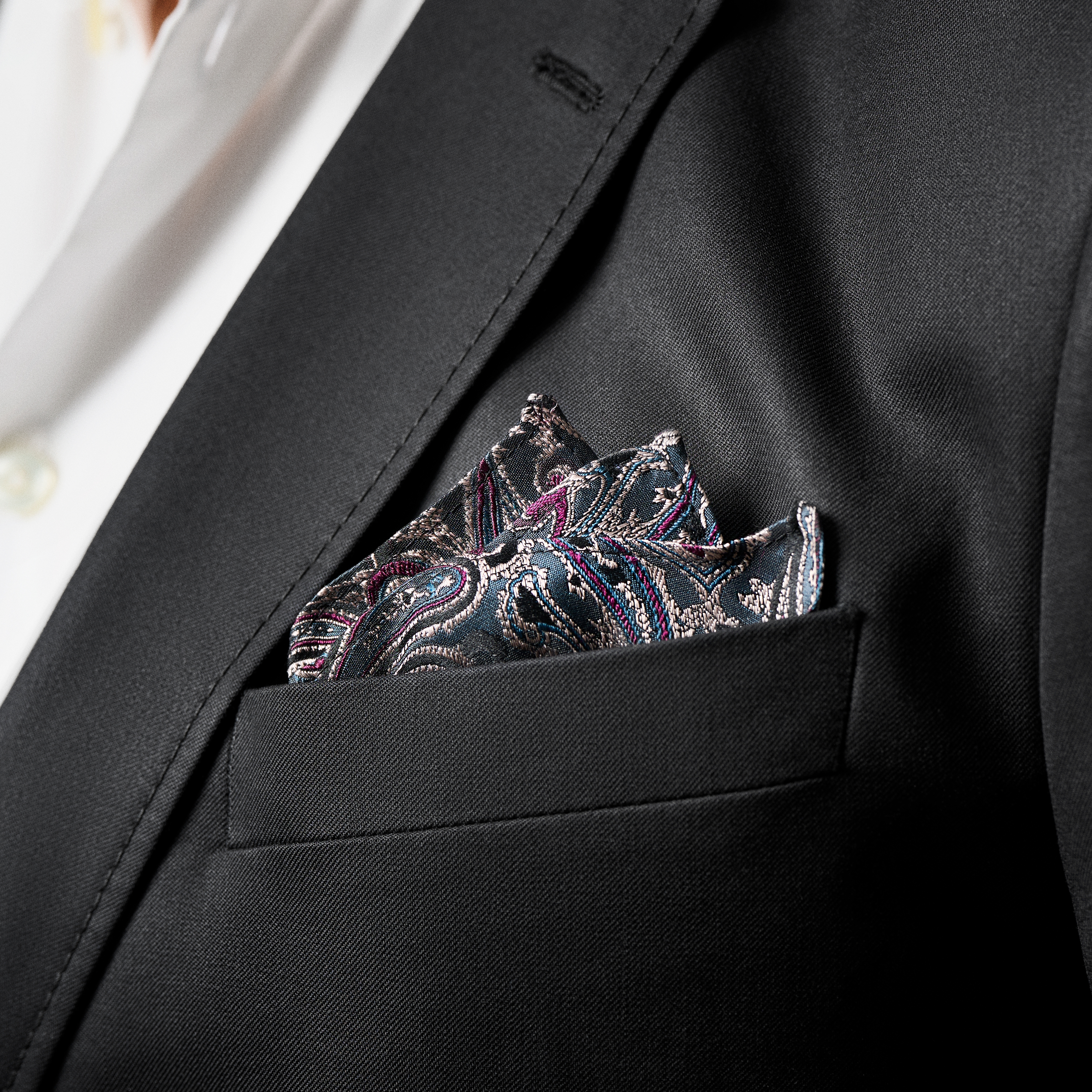 Копринена джобна кърпичка с тъмносини и тъмнозелени пейсли мотиви - 3