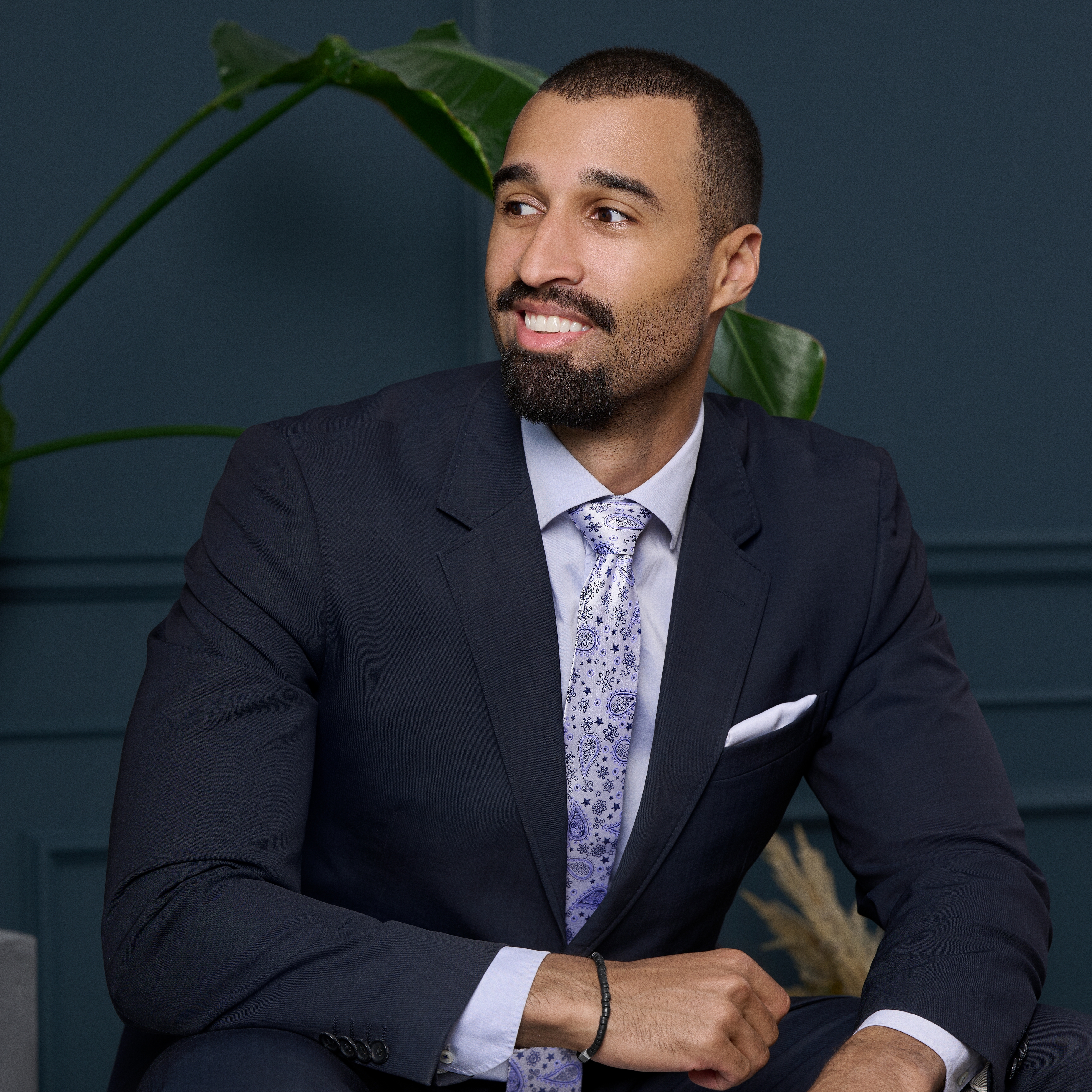 Копринена вратовръзка с бели и сини пейсли мотиви | 6 см - 4