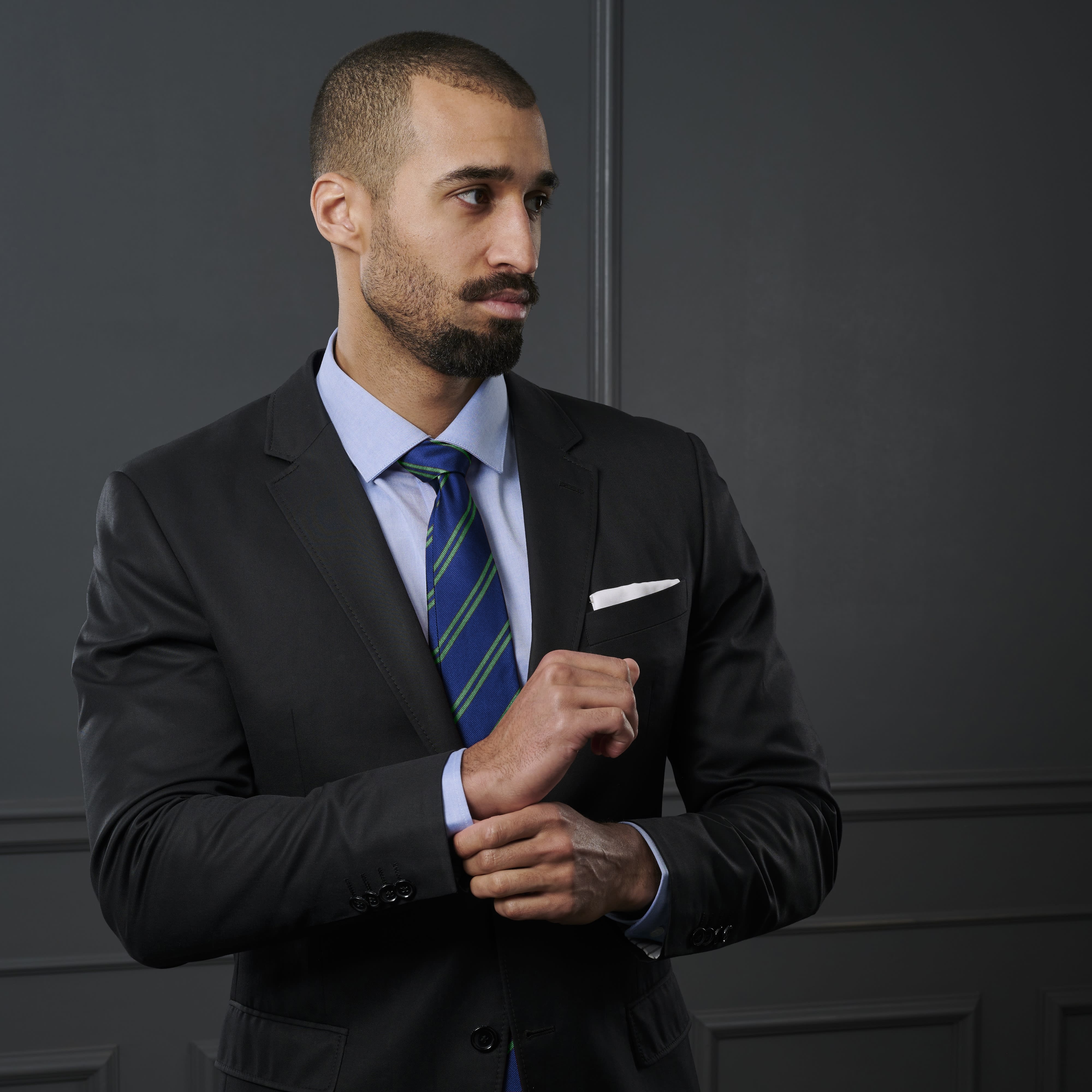 Cravatta blu in seta da 8 cm con doppie righe verdi - 4