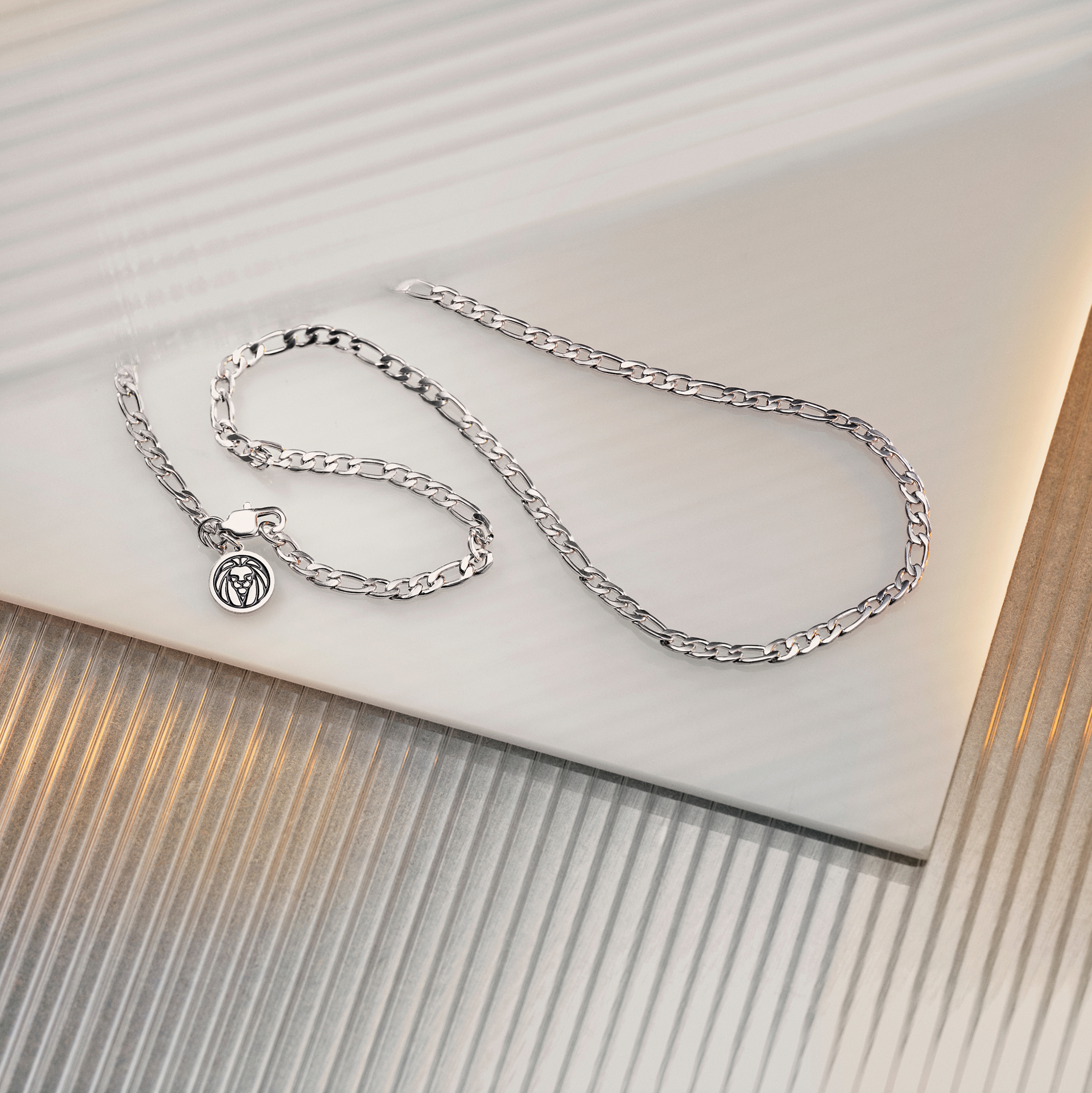 Essentials | Collier à chaîne Figaro argenté 4 mm - 7