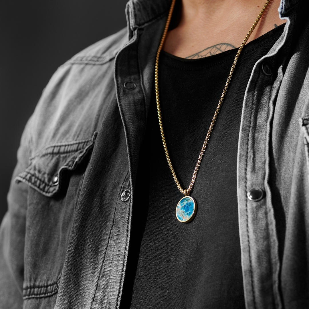 Orisun | Collier doré à pendentif rond en pierre d'apatite - 2