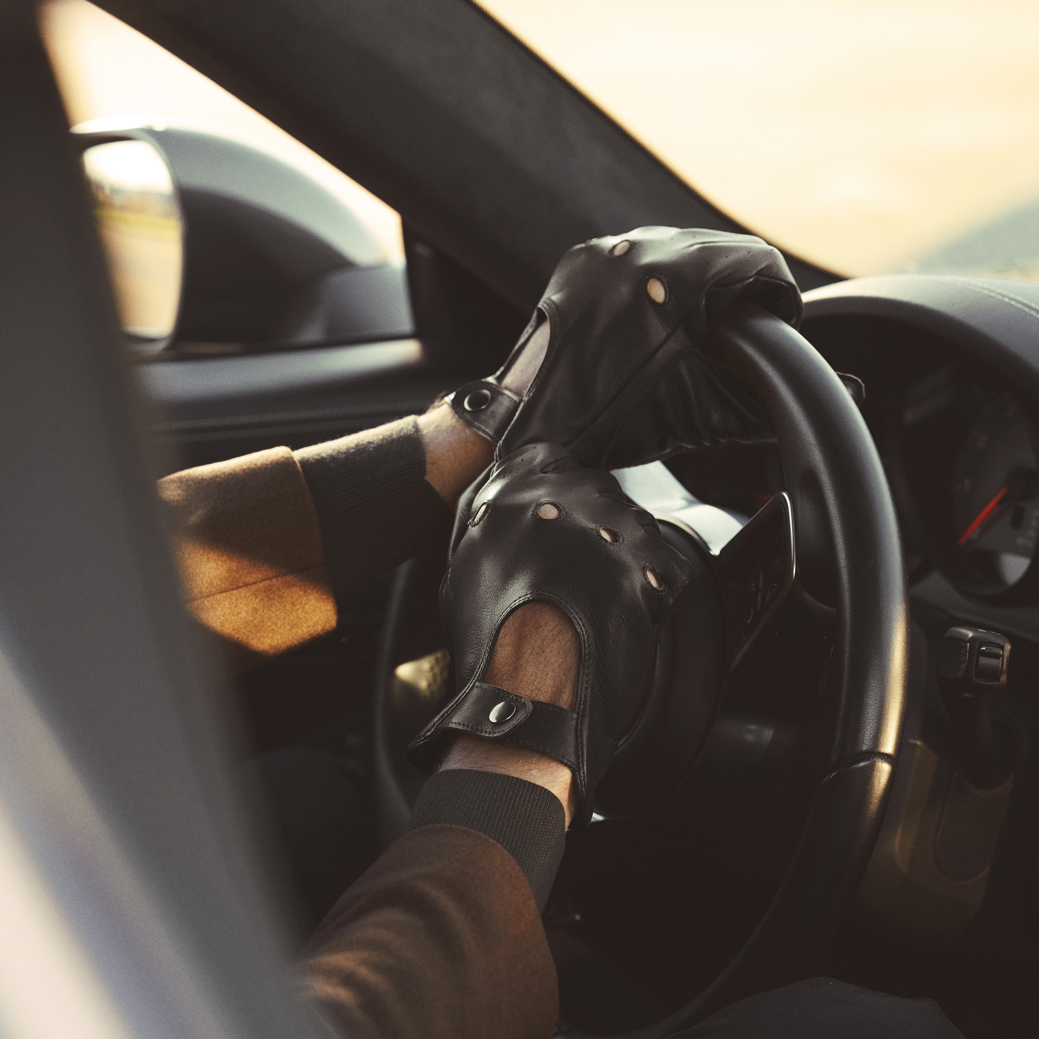 Black Grainy Sheep Leather Driving Gloves - 2