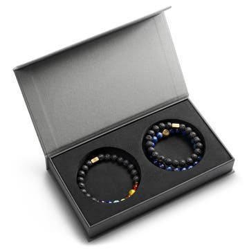 Coffret cadeau – Bracelet en pierre de lave, agate bleue et perles ''chakra'' Coffret cadeau – Bracelet en pierre de lave, agate bleue et perles ''chakra''