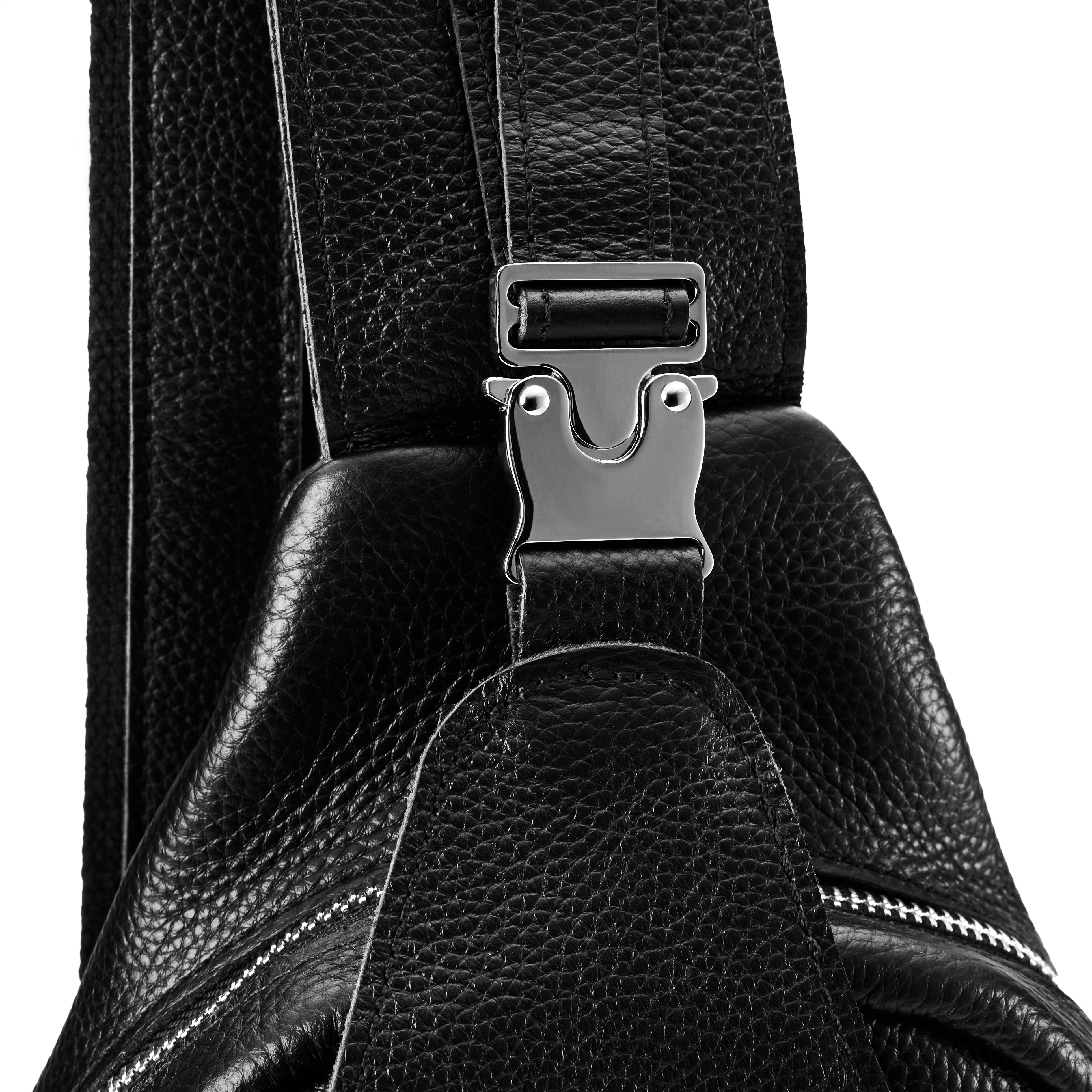Schwarze Leder-Umhängetasche mit einem Riemen - 4