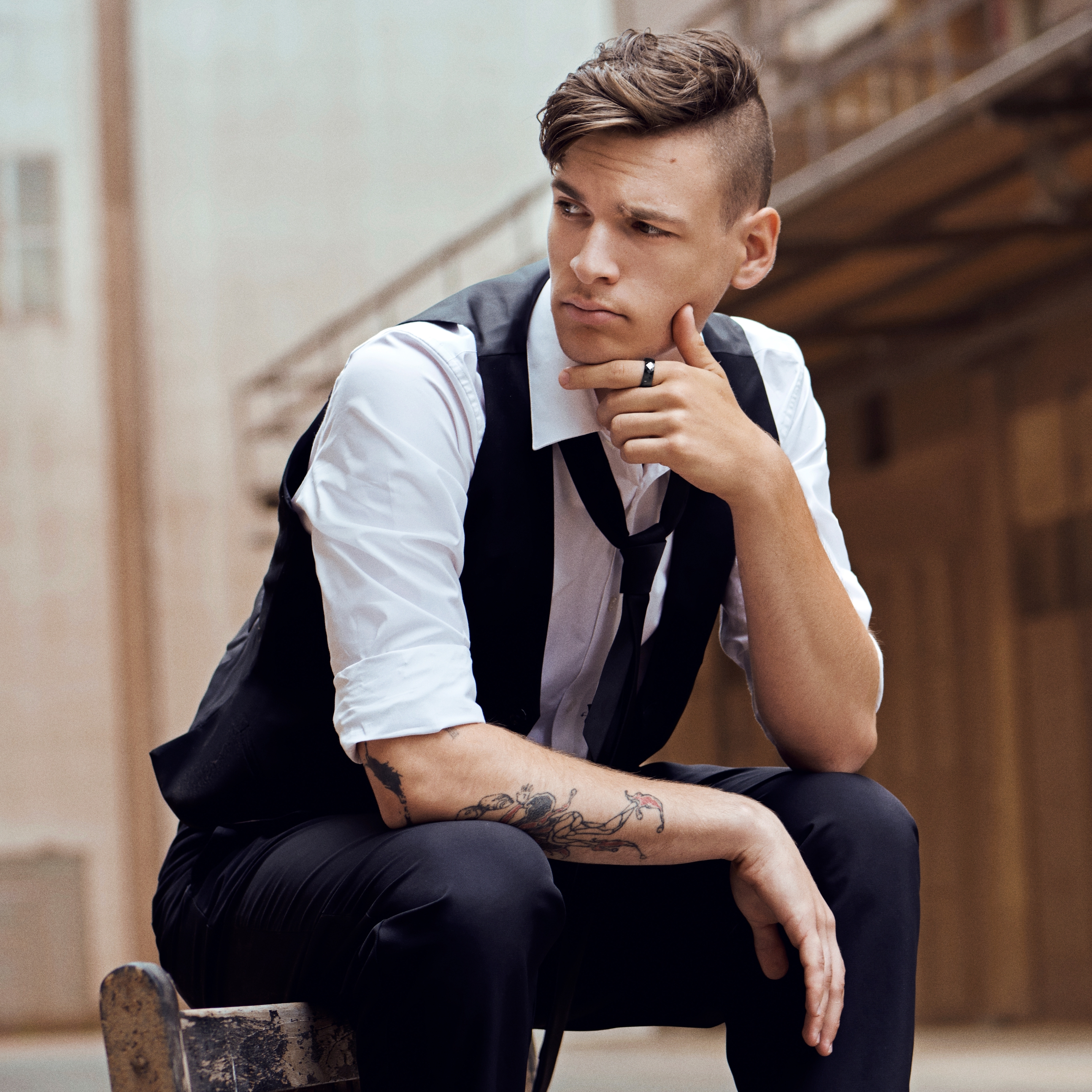 Bague en céramique à facettes noire - 4