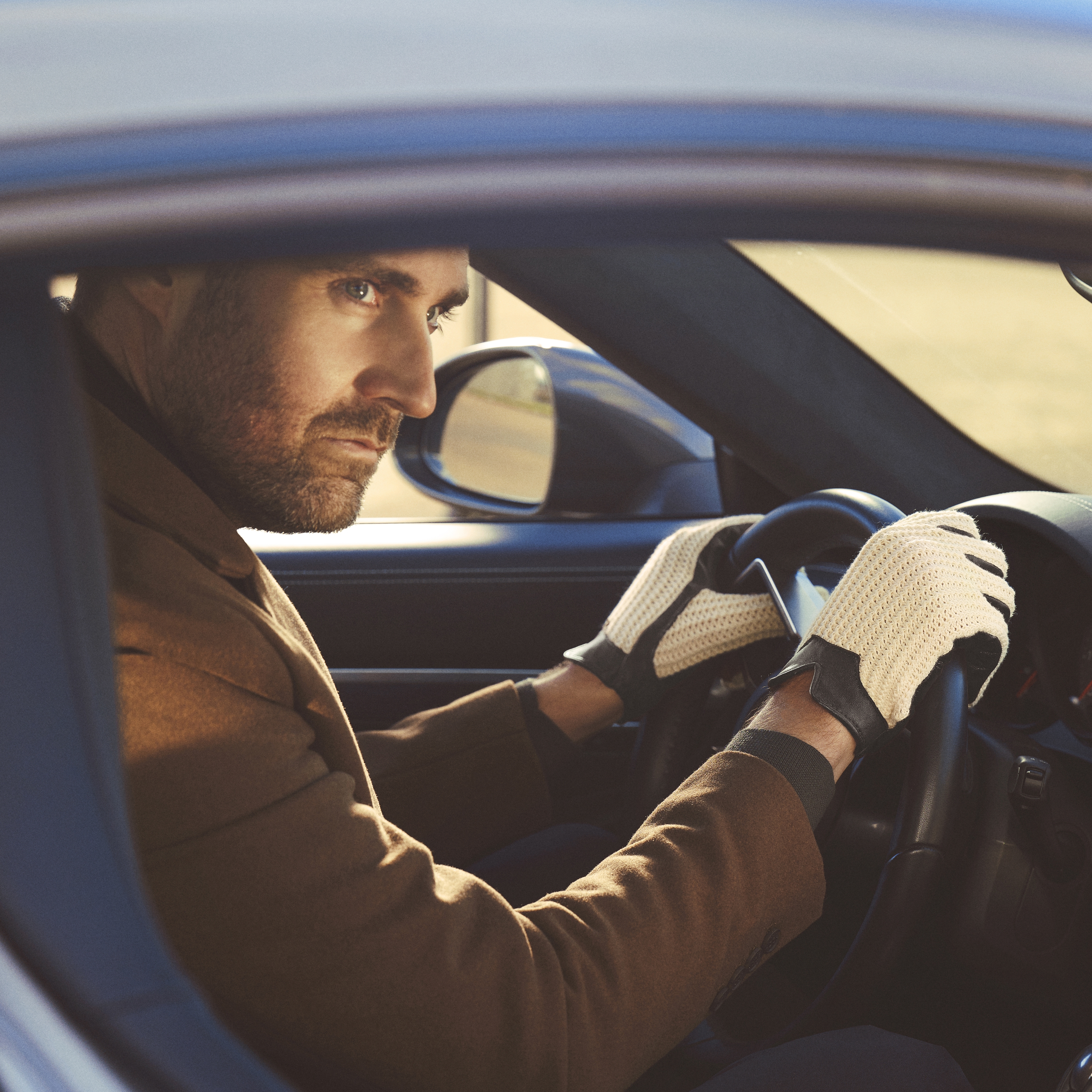 Gants de conduite en cuir de mouton noir et ivoire pour écrans tactiles - 5