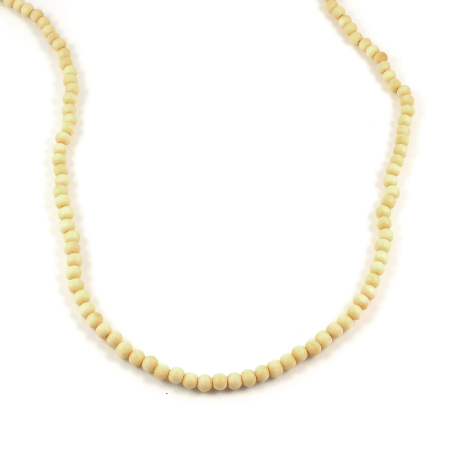 Collier de perles en bois crème Collier de perles en bois crème