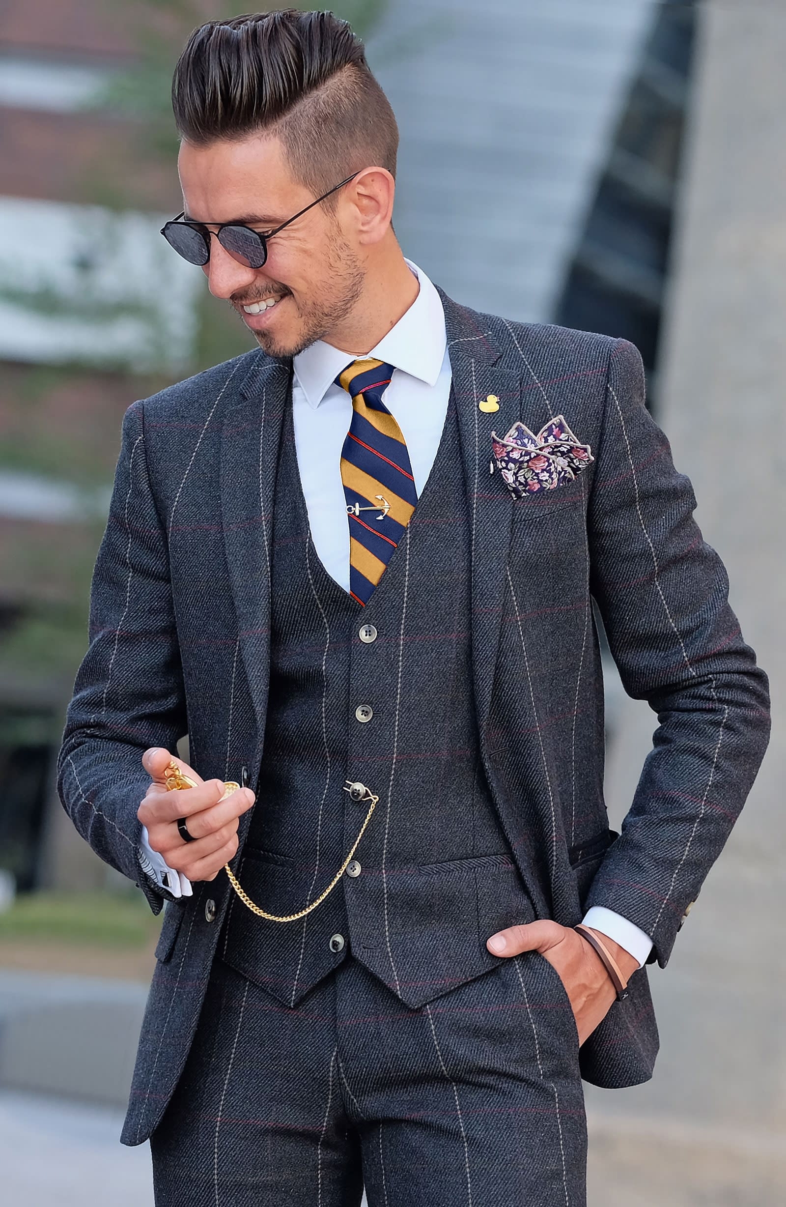 Silkeslips med Guld, Røde og Marineblå Striber 8 cm - 4