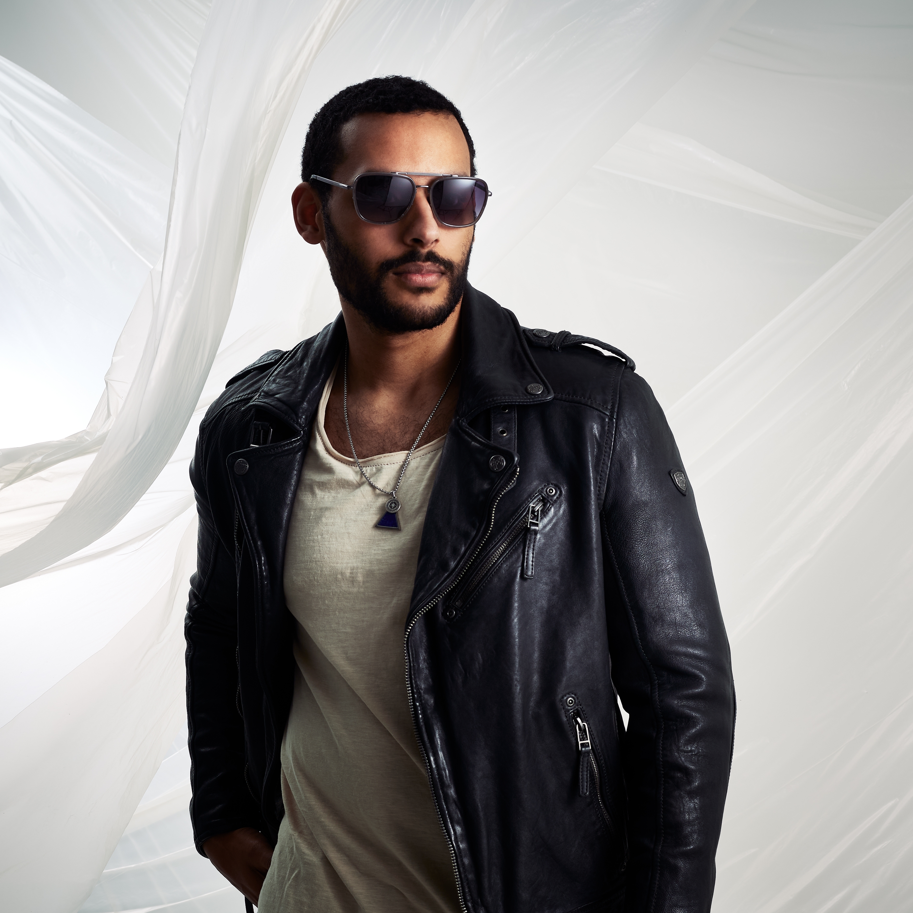 Svarta & Stålfärgade Fyrkantiga Pilotglasögon med Polariserade Glas - 4