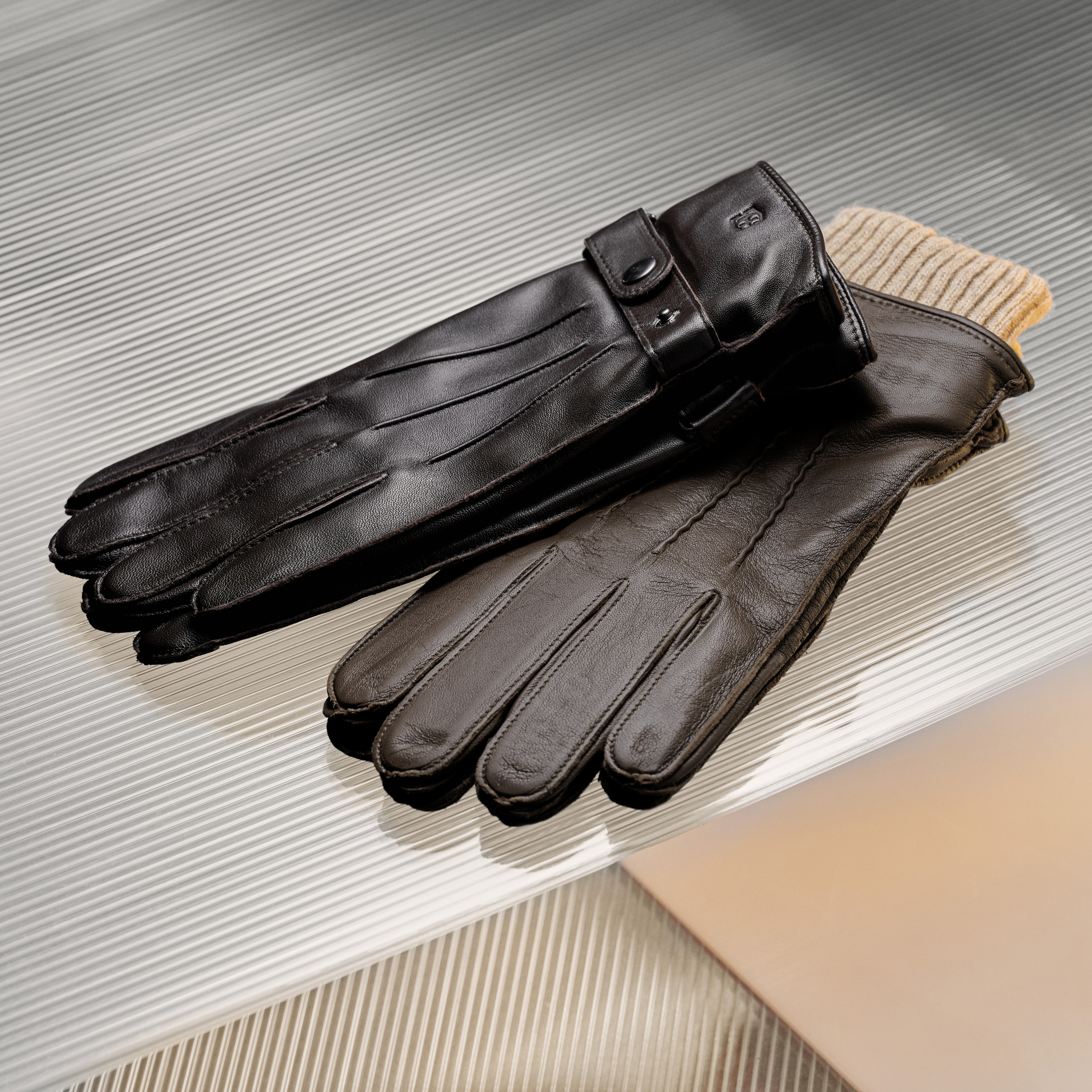 Luvas em Pele de Ovelha Castanha Escura com Punho Compatíveis com Ecrãs - 3