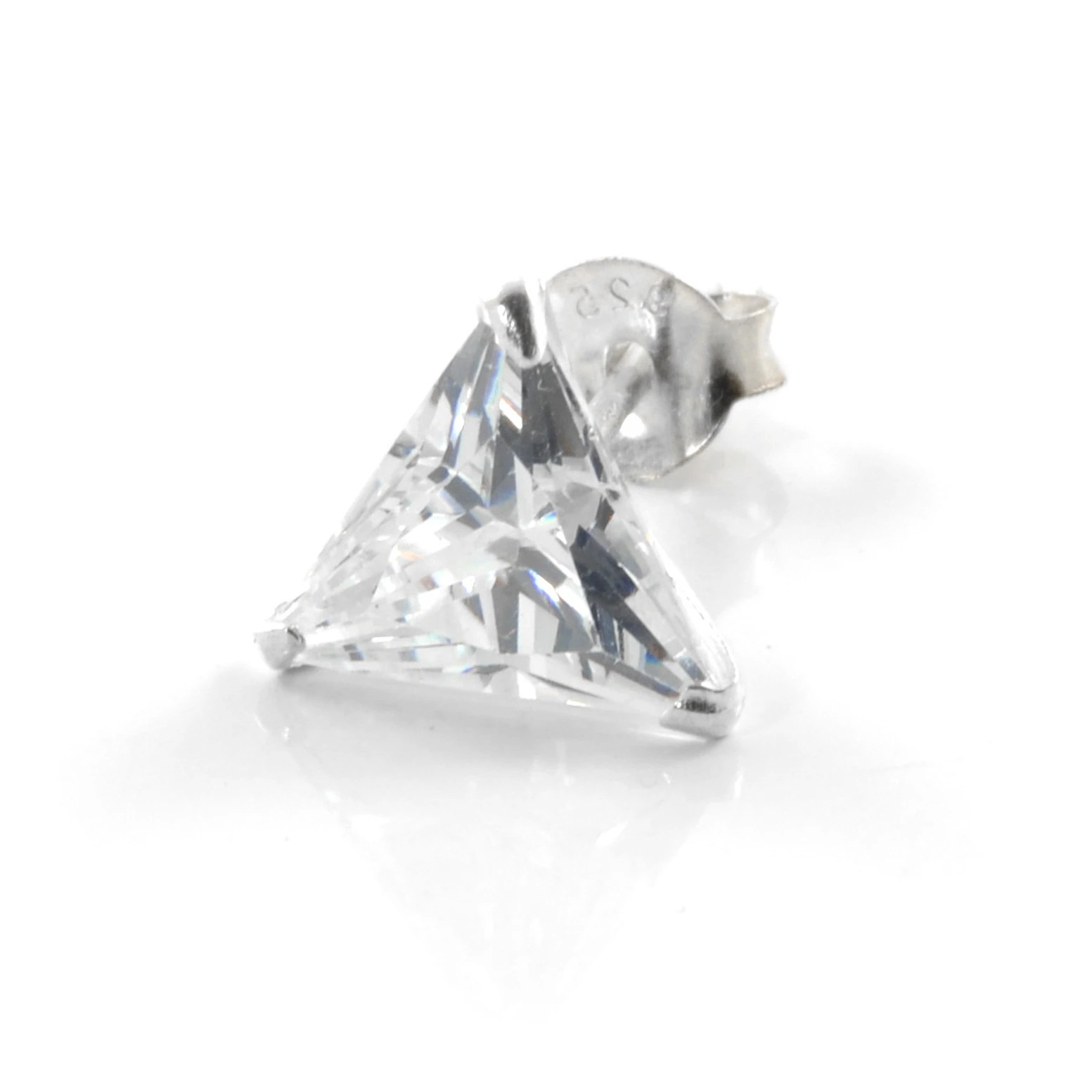 Lucid | Orecchino a bottone da 8mm in argento sterling 925 con zirconia triangolare Lucid | Orecchino a bottone da 8mm in argento sterling 925 con zirconia triangolare