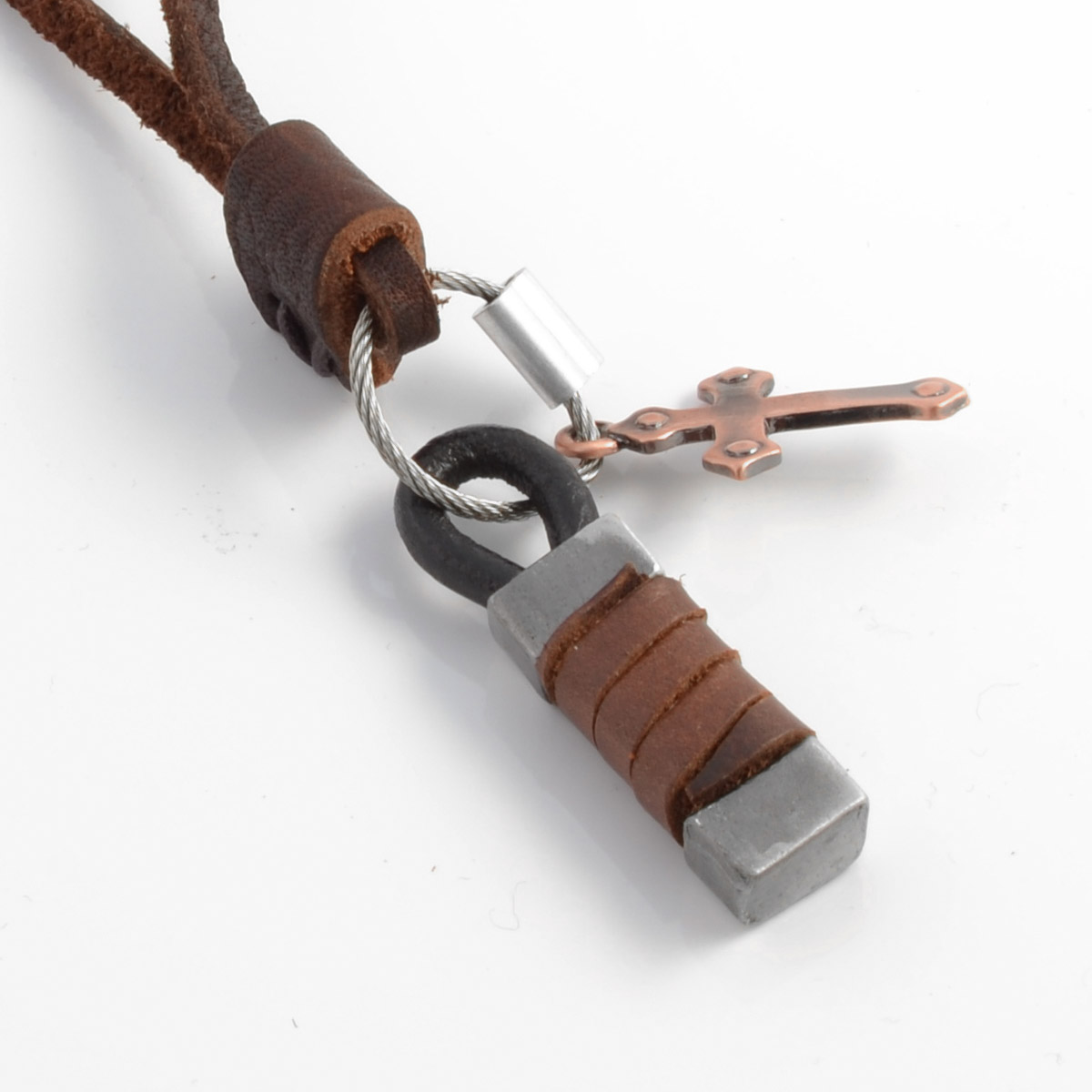 Collier de cuir R925 - 2