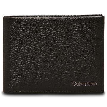 Calvin Klein WARMTH dvipusė piniginė – vietos 5 kortelėms ir monetoms Calvin Klein WARMTH dvipusė piniginė – vietos 5 kortelėms ir monetoms