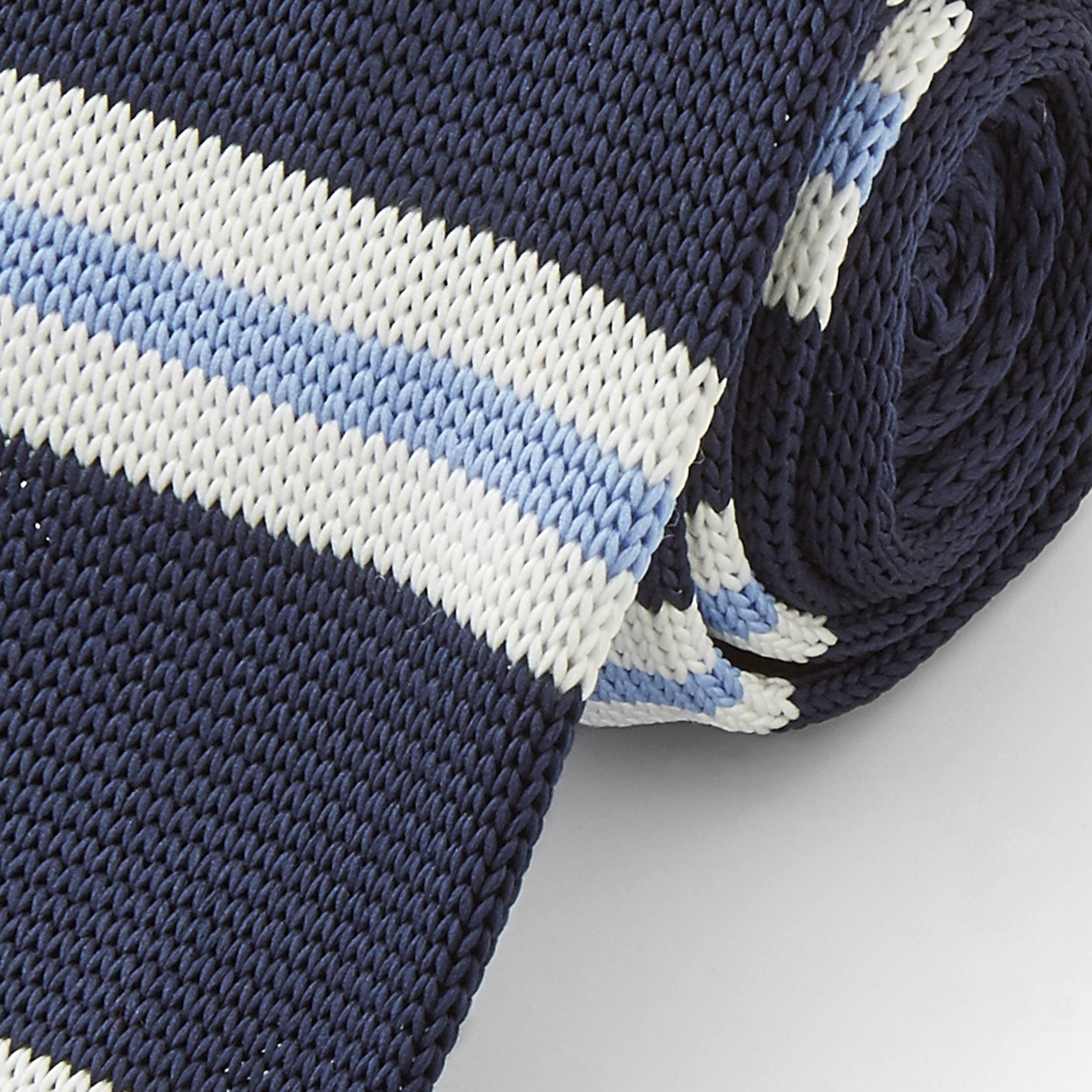 Niebieski krawat w paski z dzianiny - 2