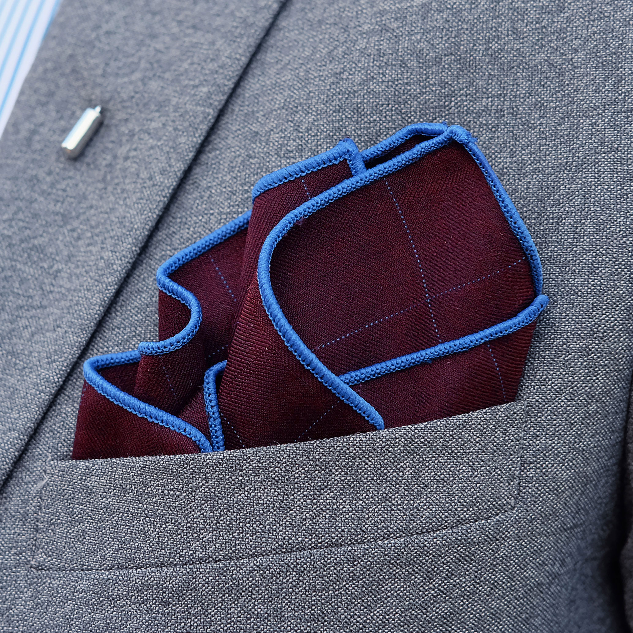 Pochette de costume bordeaux à fins carreaux - 4