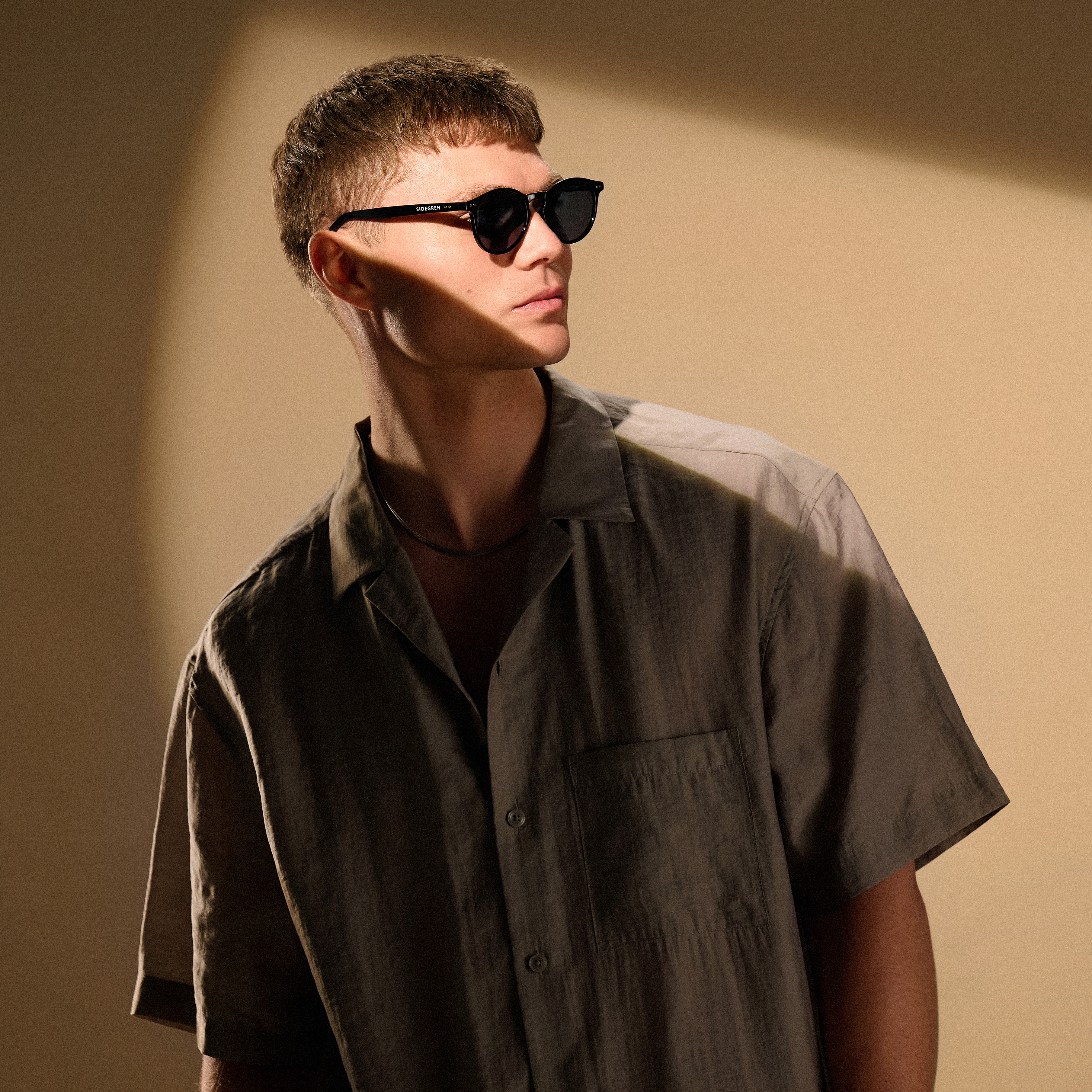 Polarised Round Black Sunglasses with Black Lenses - 5