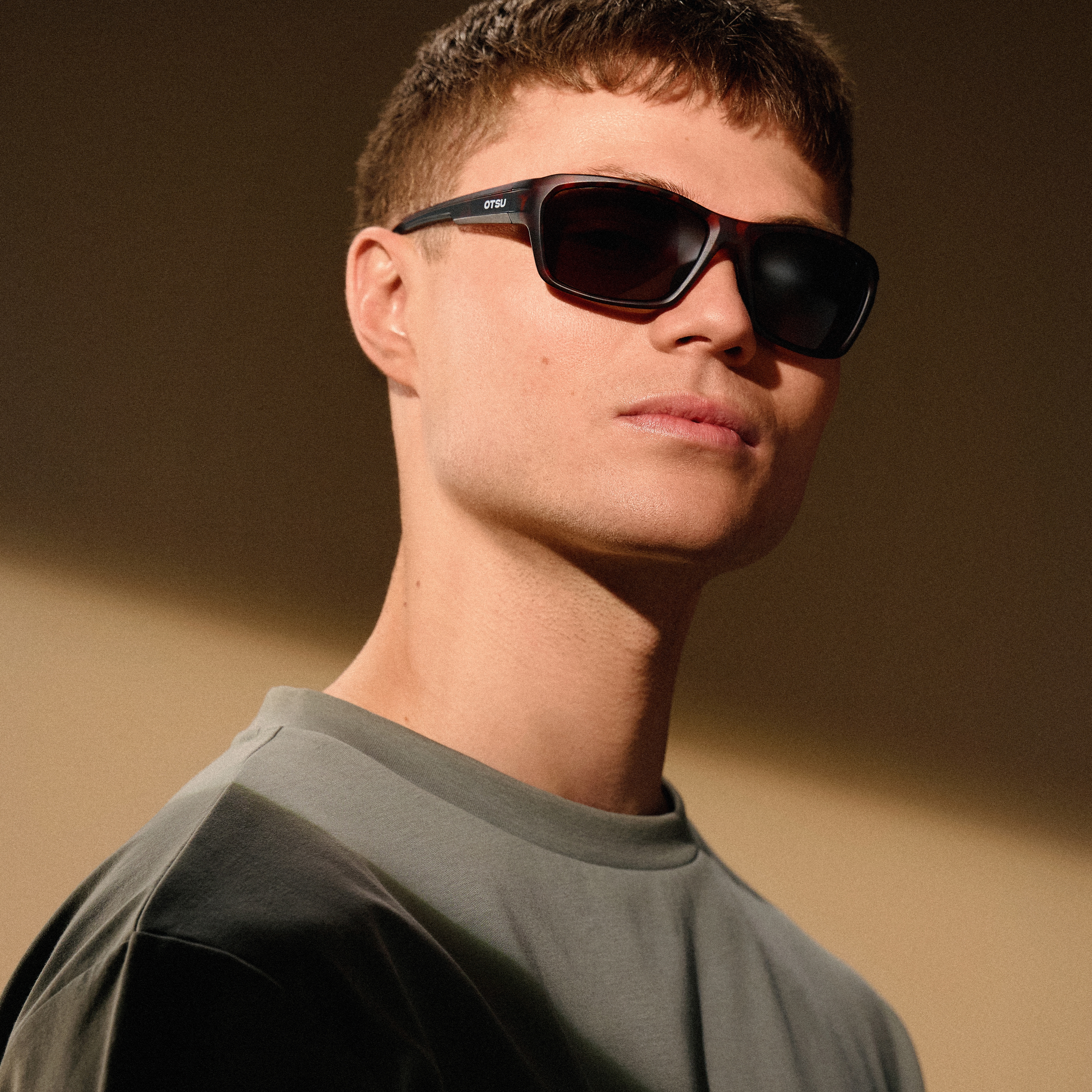 Polarisierte Schildpatt-Sportsonnenbrille mit braunen Gläsern - 4