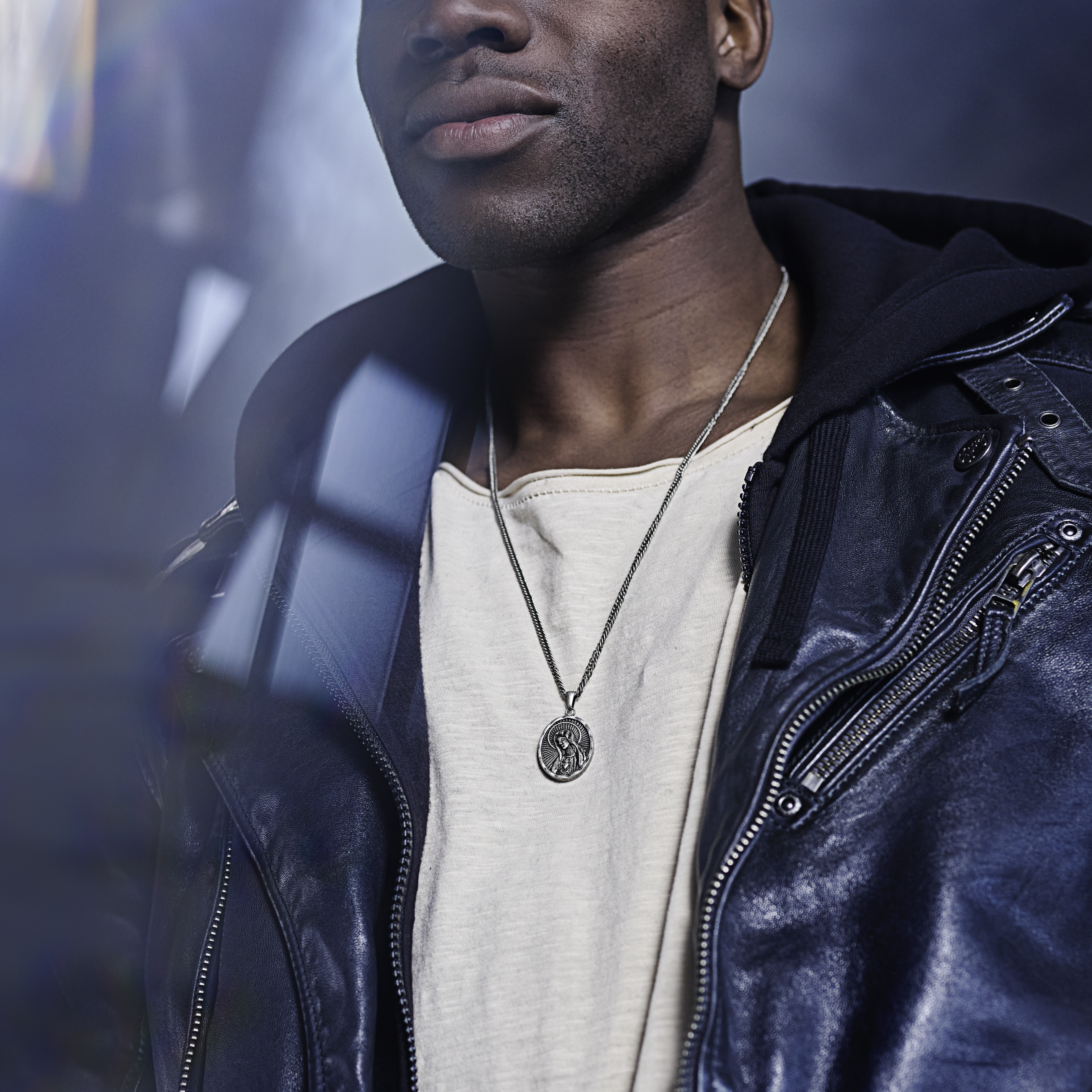 Sanctus | Vintage Silver-tone Immaculate Heart of Mary Necklace - 2