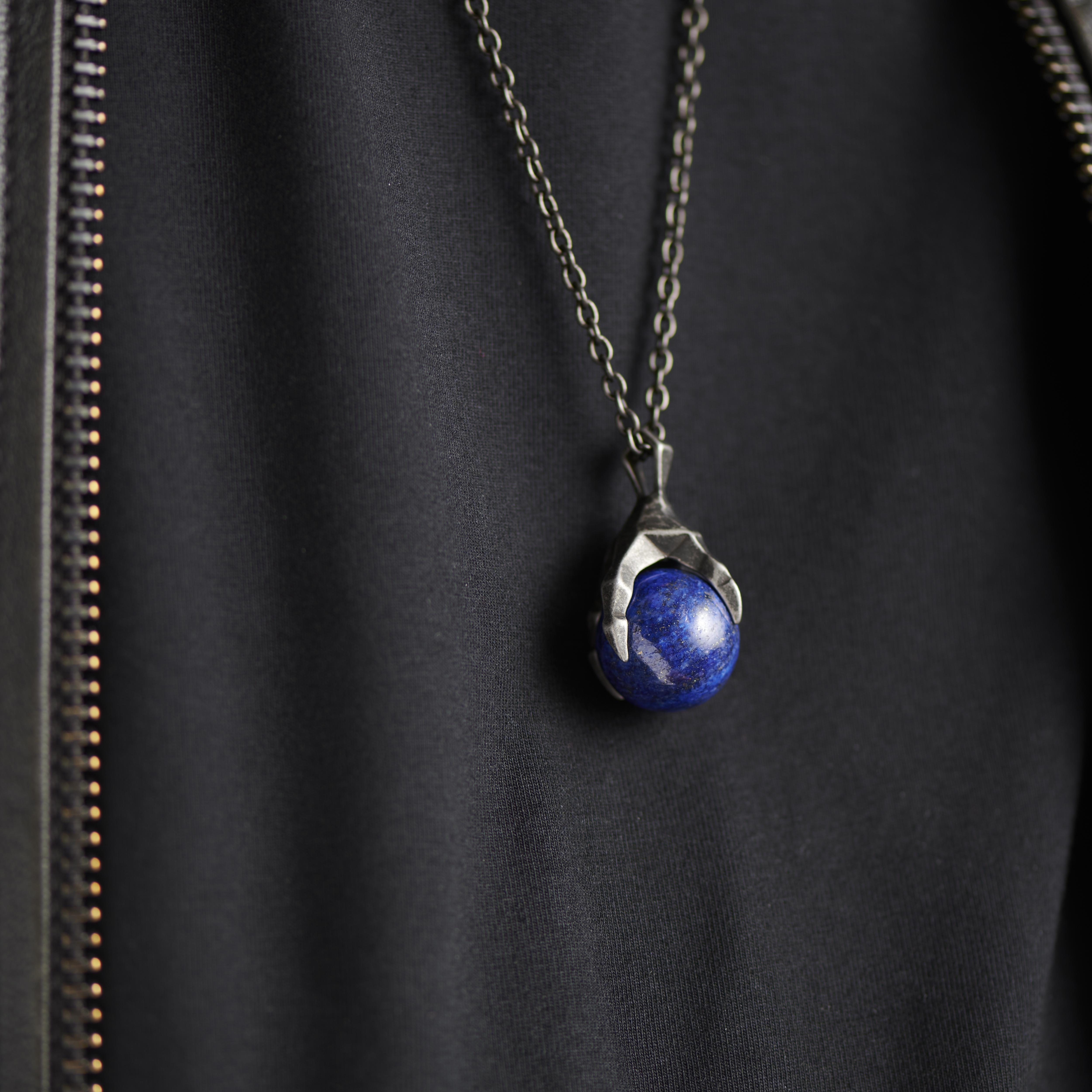 Naszyjnik Jax ze stalowym pazurem i niebieskim kamieniem - Edycja limitowana - 5