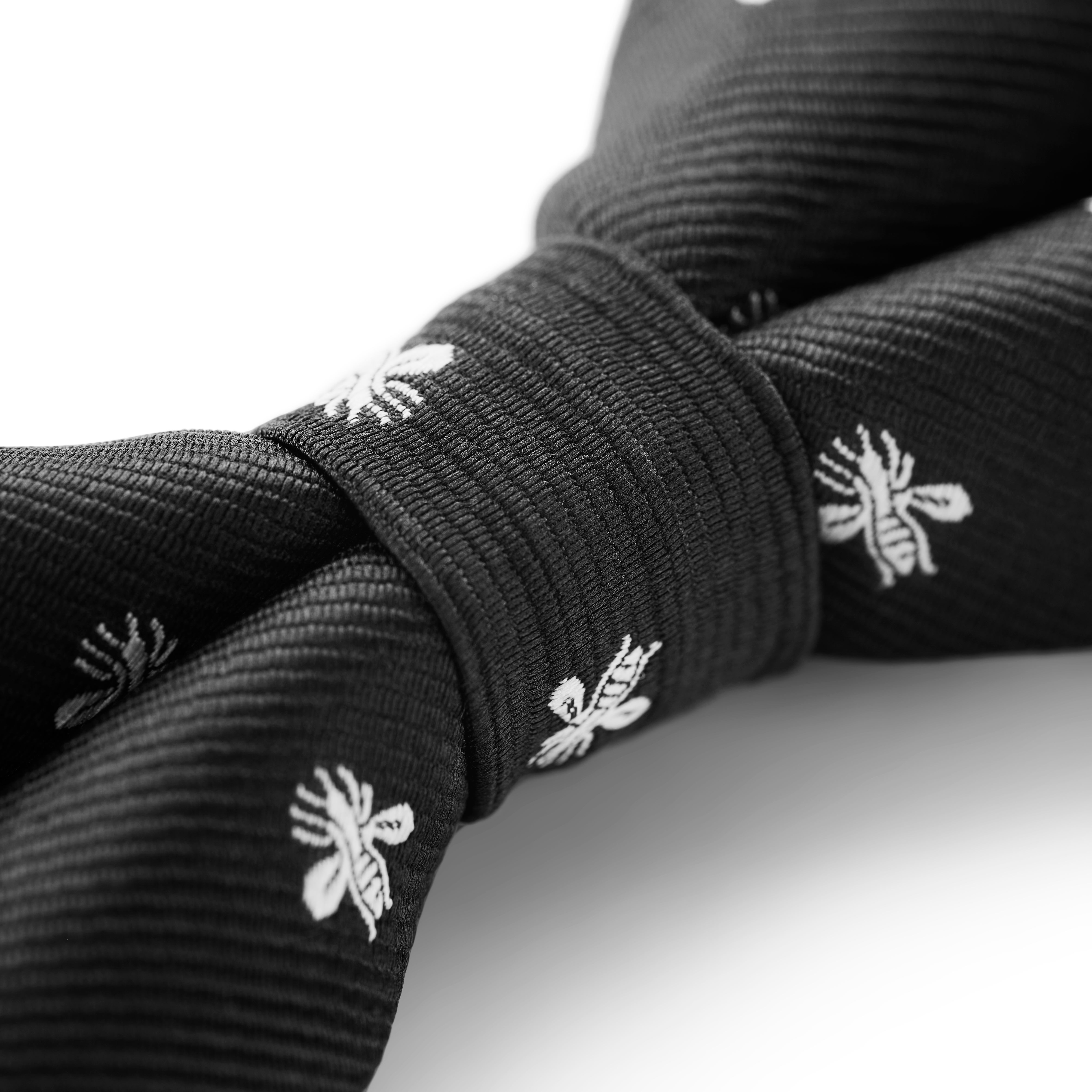 Zoikos | Black & White Bee Pre-Tied Bow Tie - 3