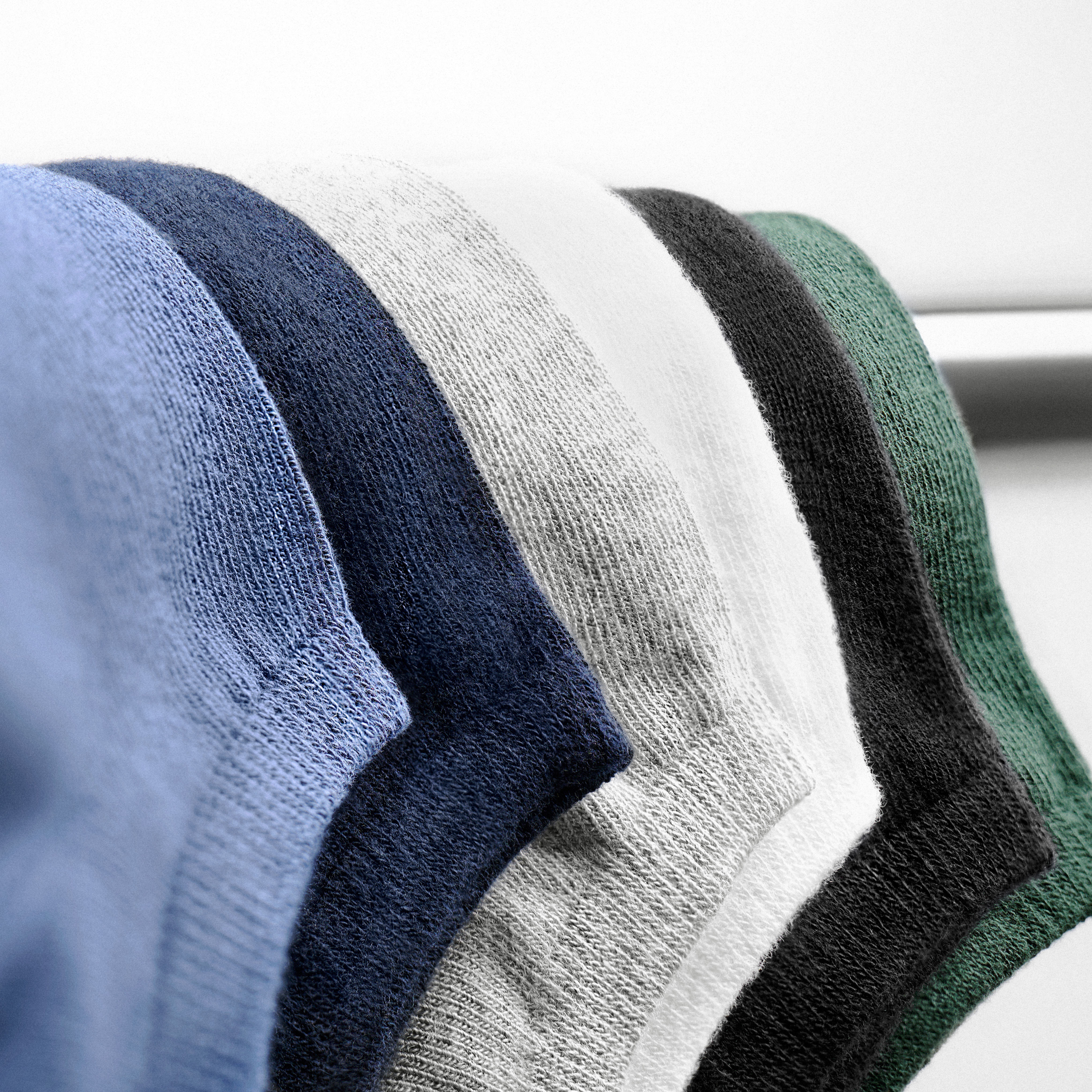 FreeFeel | 12er-Pack | 2 Knöchelsocken aus weißem, 2 aus hellgrauem, 2 aus schwarzem, 2 aus himmelblauem, 2 aus königsblauem und 2 aus olivgrünem Bambus - 4