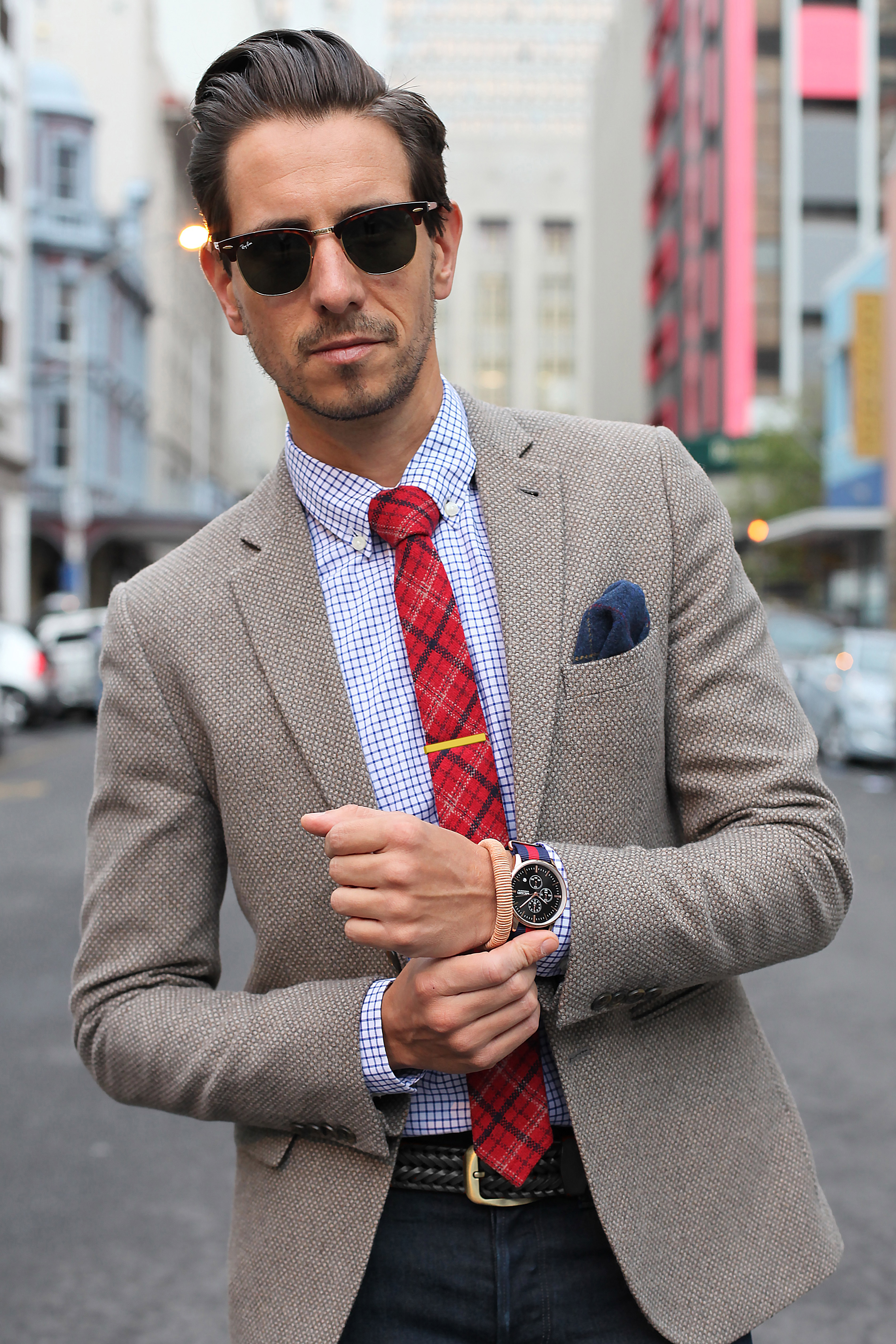 Lyhyt Kullanvärinen Metallisolmioneula - 6