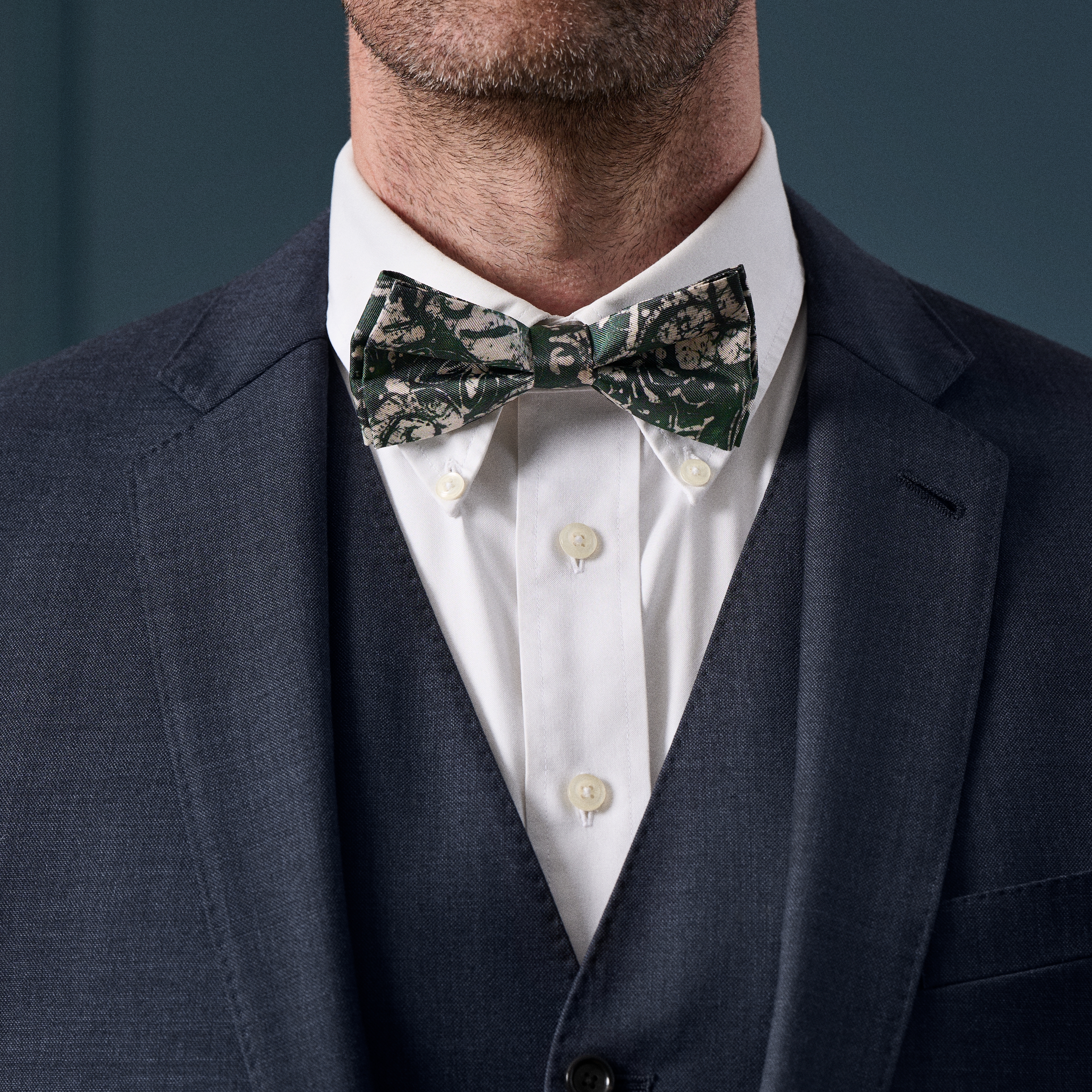 Virtuo | Dark Green Paisley Silk Pre-tied Bow Tie - 3