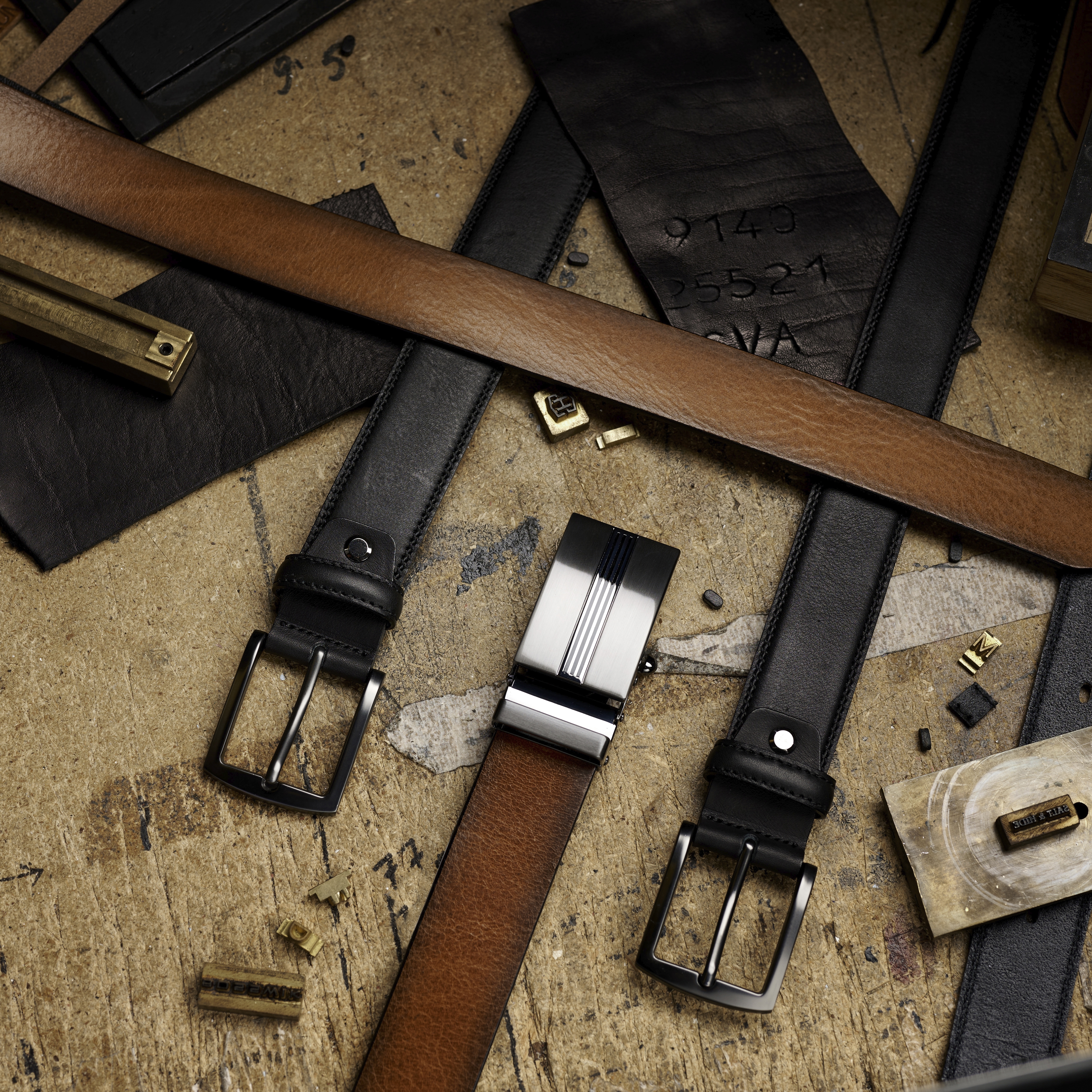 Cintura classica in pelle nera e fibbia color argento - 6