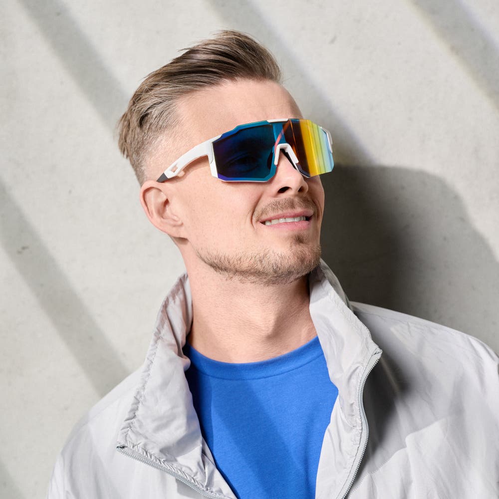 hover: Lunettes de soleil de sport à monture couvrante rouges et blanches hover: Lunettes de soleil de sport à monture couvrante rouges et blanches