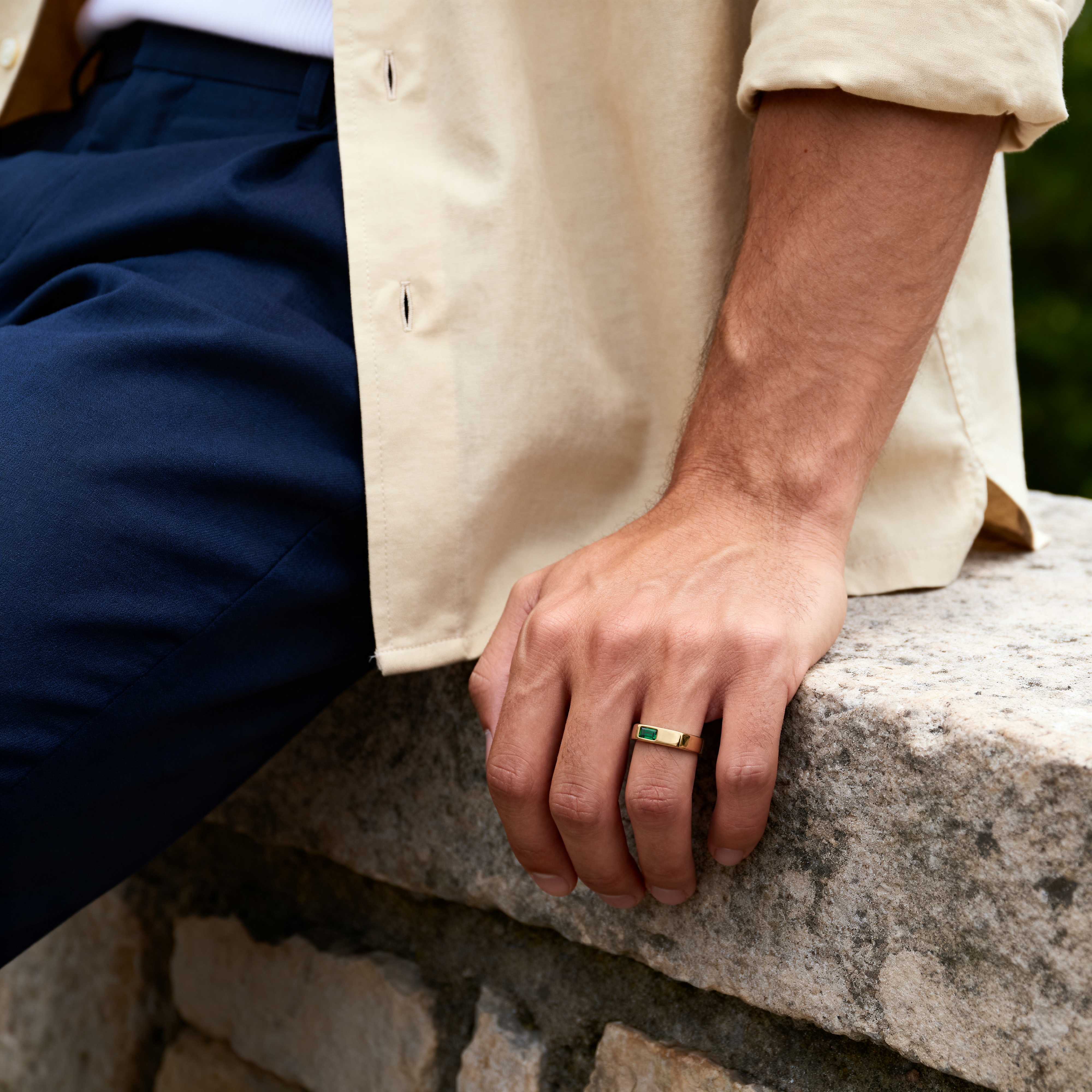 Mediterranean | Goldfarbener Edelstahl-Ring mit smaragdgrünem Stein - 3