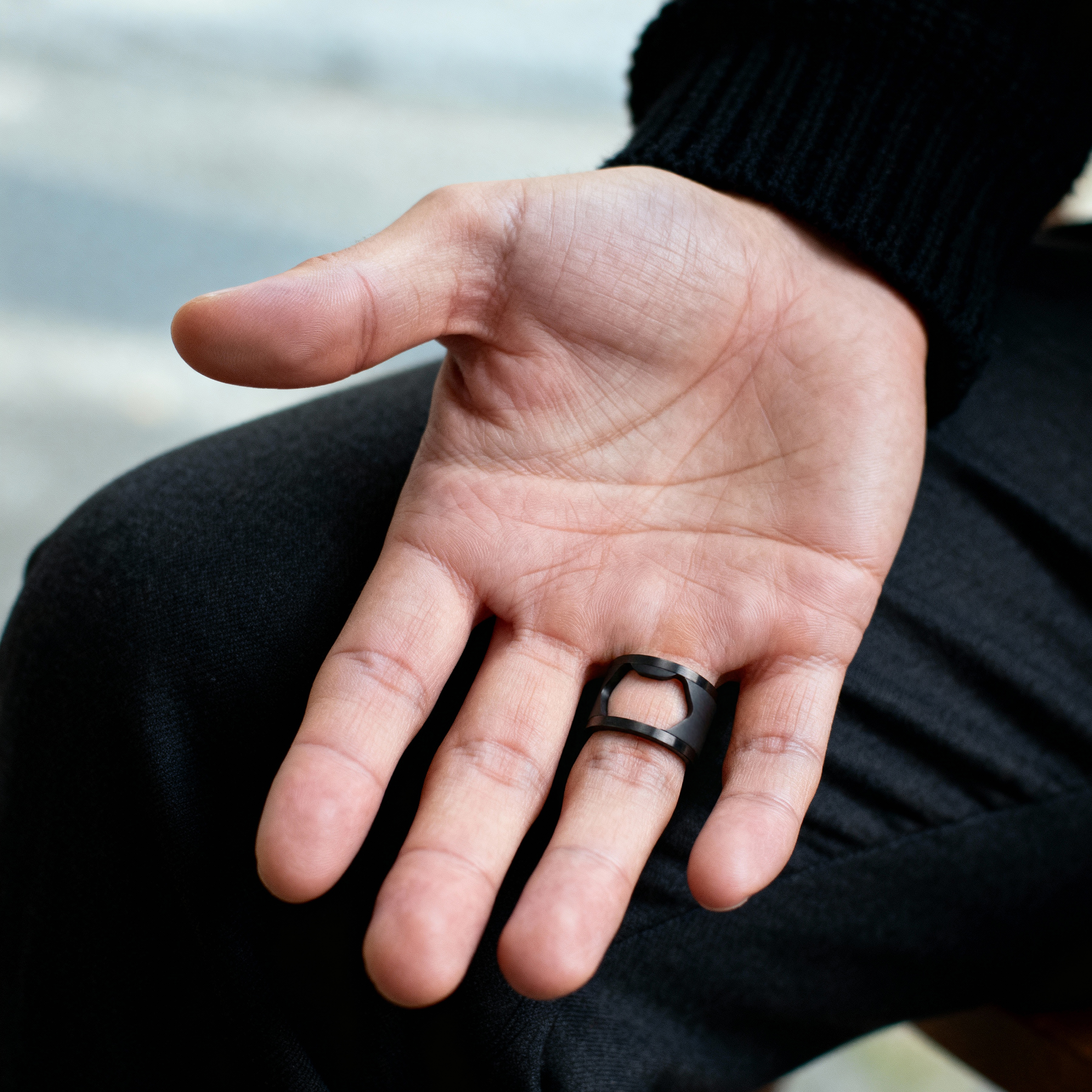 Bague décapsuleur noire en acier - 3