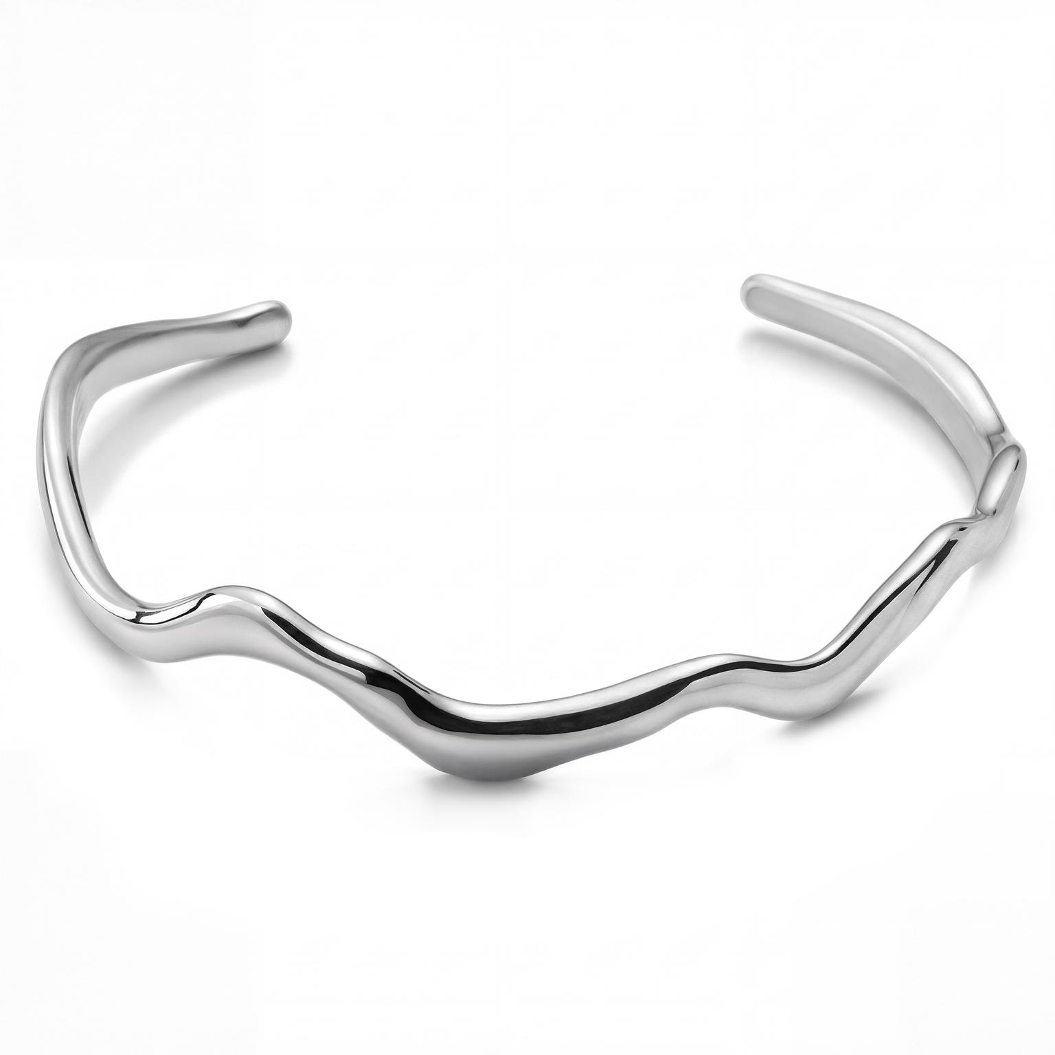 Molten | 5 mm silvertonat vågformat, kraftigt cuffarmband i rostfritt stål Molten | 5 mm silvertonat vågformat, kraftigt cuffarmband i rostfritt stål