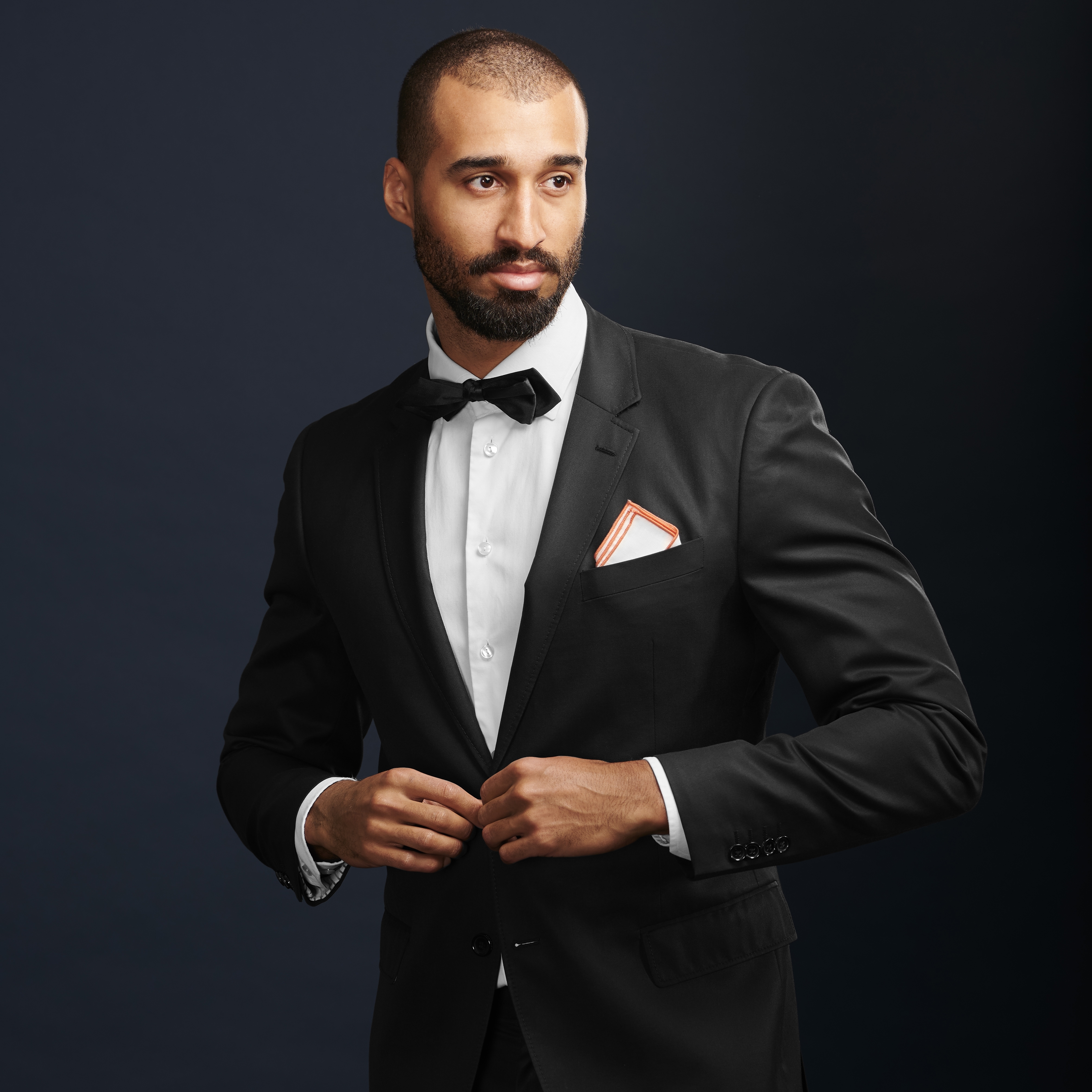 Pochette de costume blanche à bords corail - 4