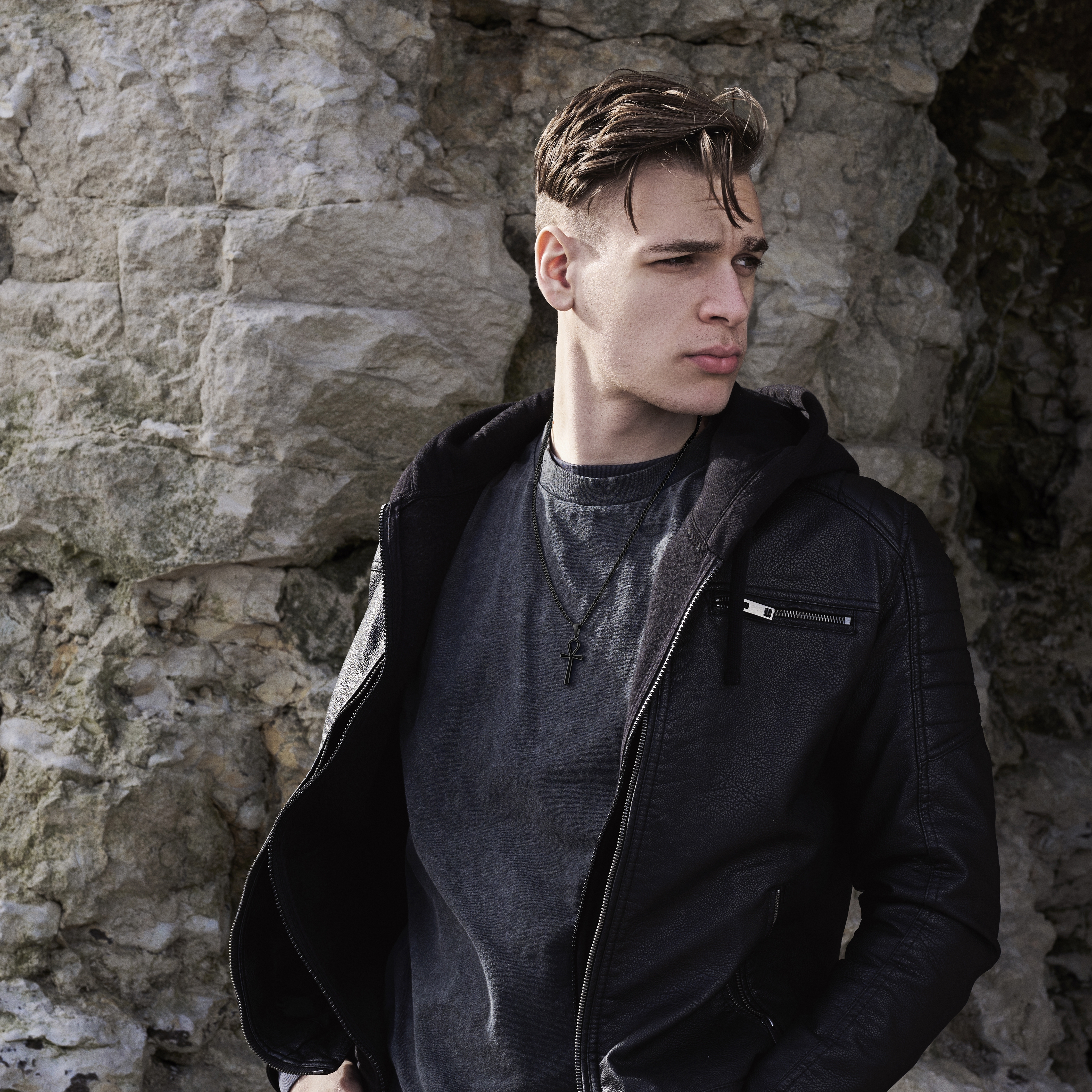 Náhrdelník v čiernej farbe s krížom Ankh  - 4