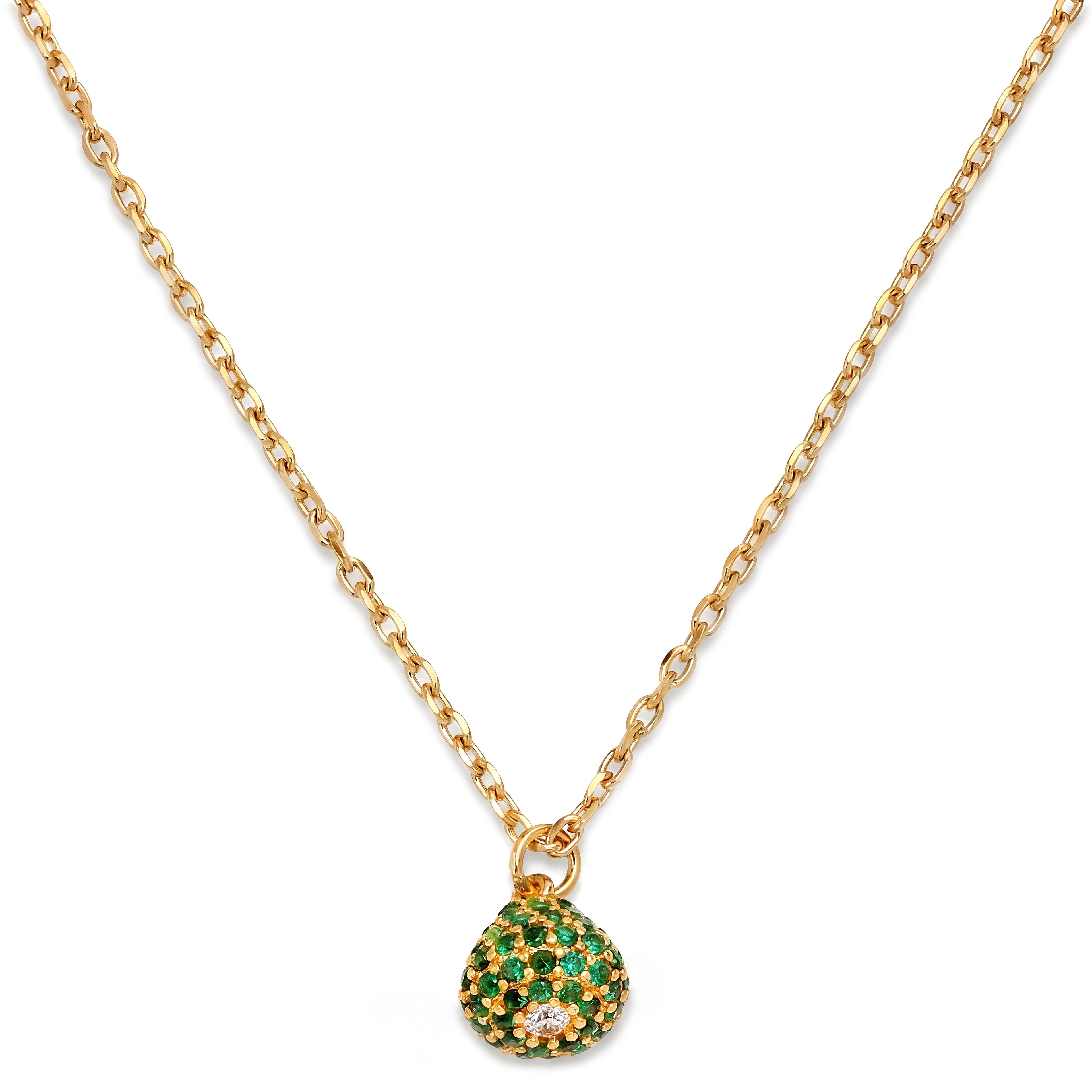 Mediterranean | Collier en acier inoxydable doré avec pendentif pavé couleur éméraude en forme de coquillage - 1