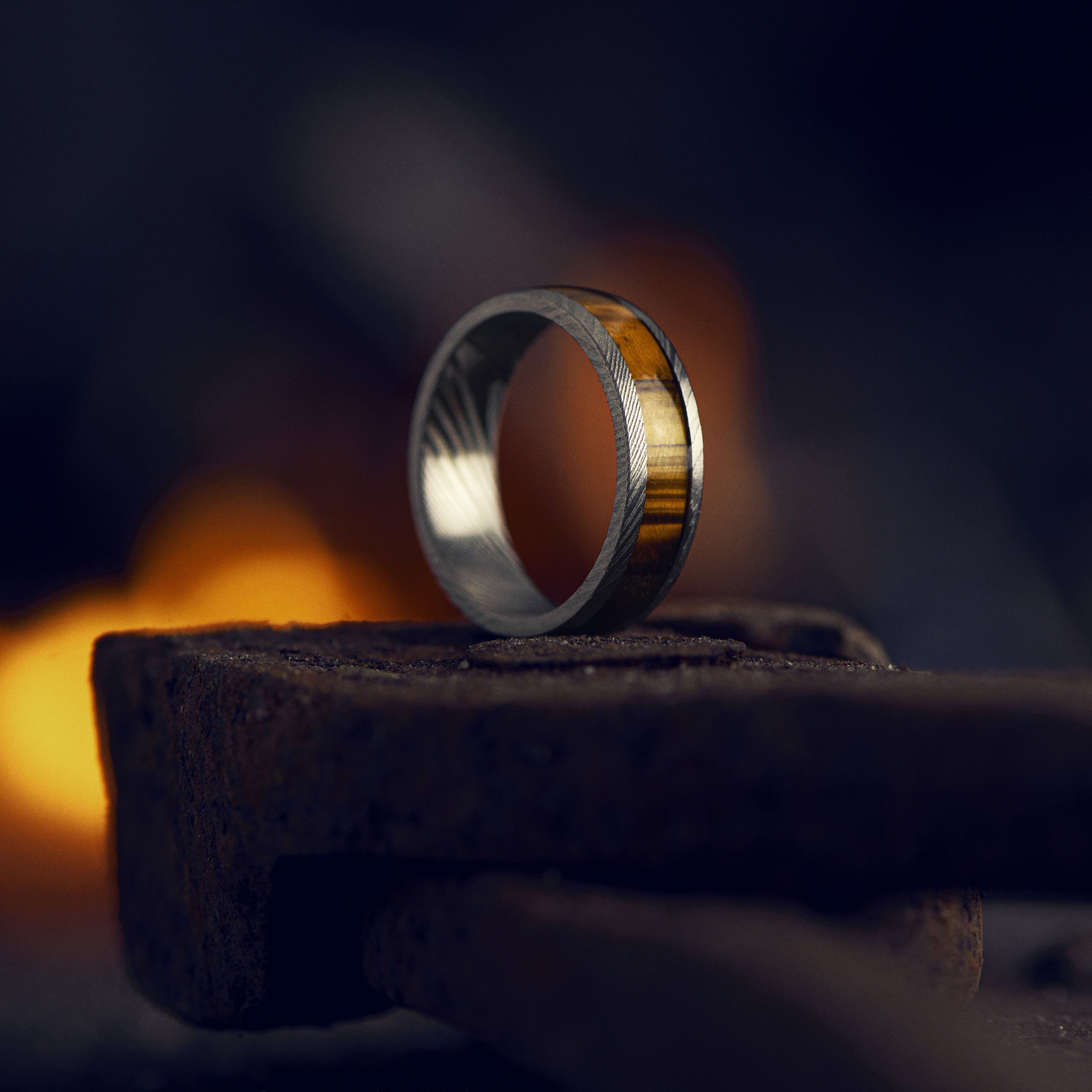 Fortis | 7 mm Zilverkleurige Ring van Damascusstaal met Tijgeroog Inleg - 2