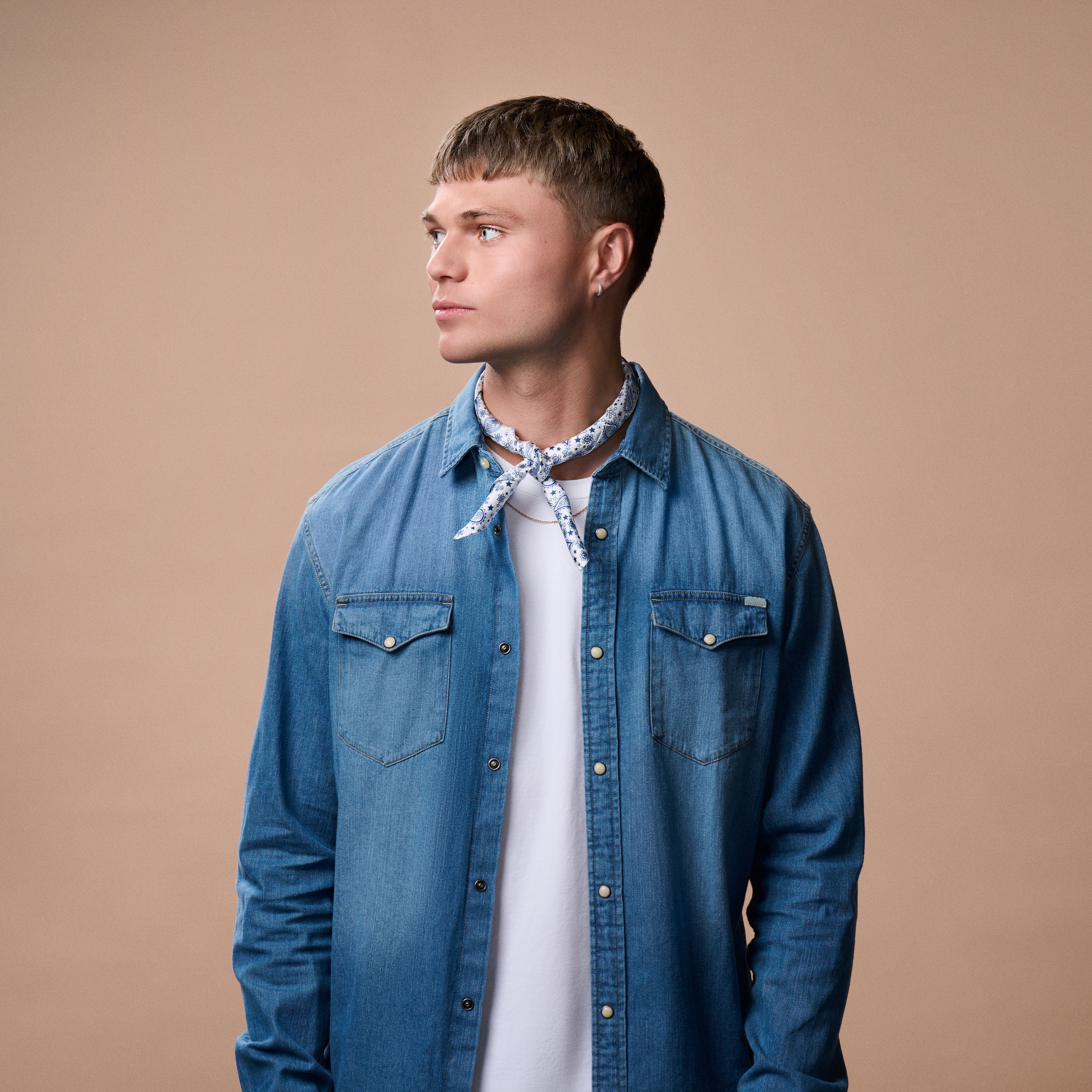 Fehér és kék paisley mintás selyem nyaksál - 3