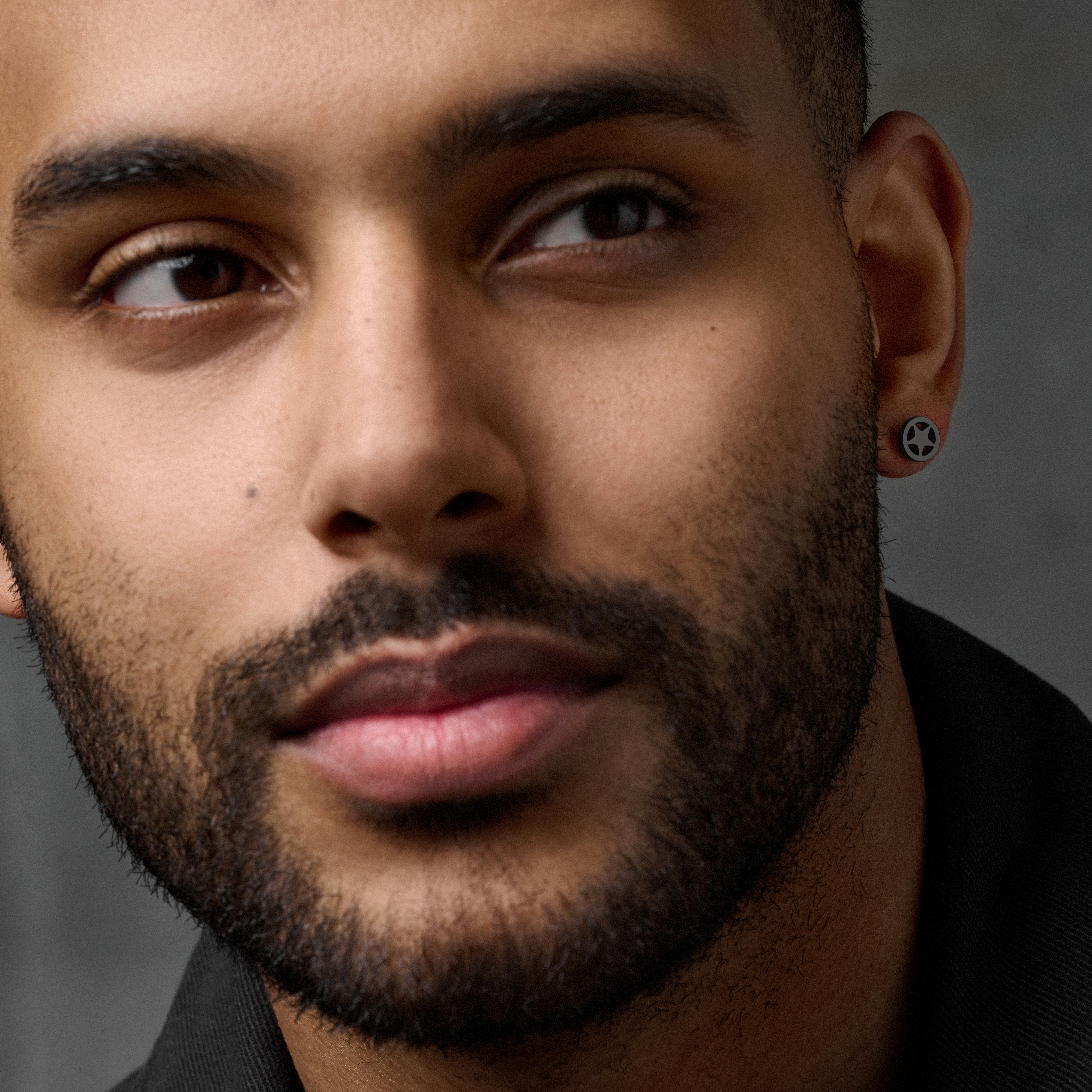 Detailed Black Steel Star Earring - 4