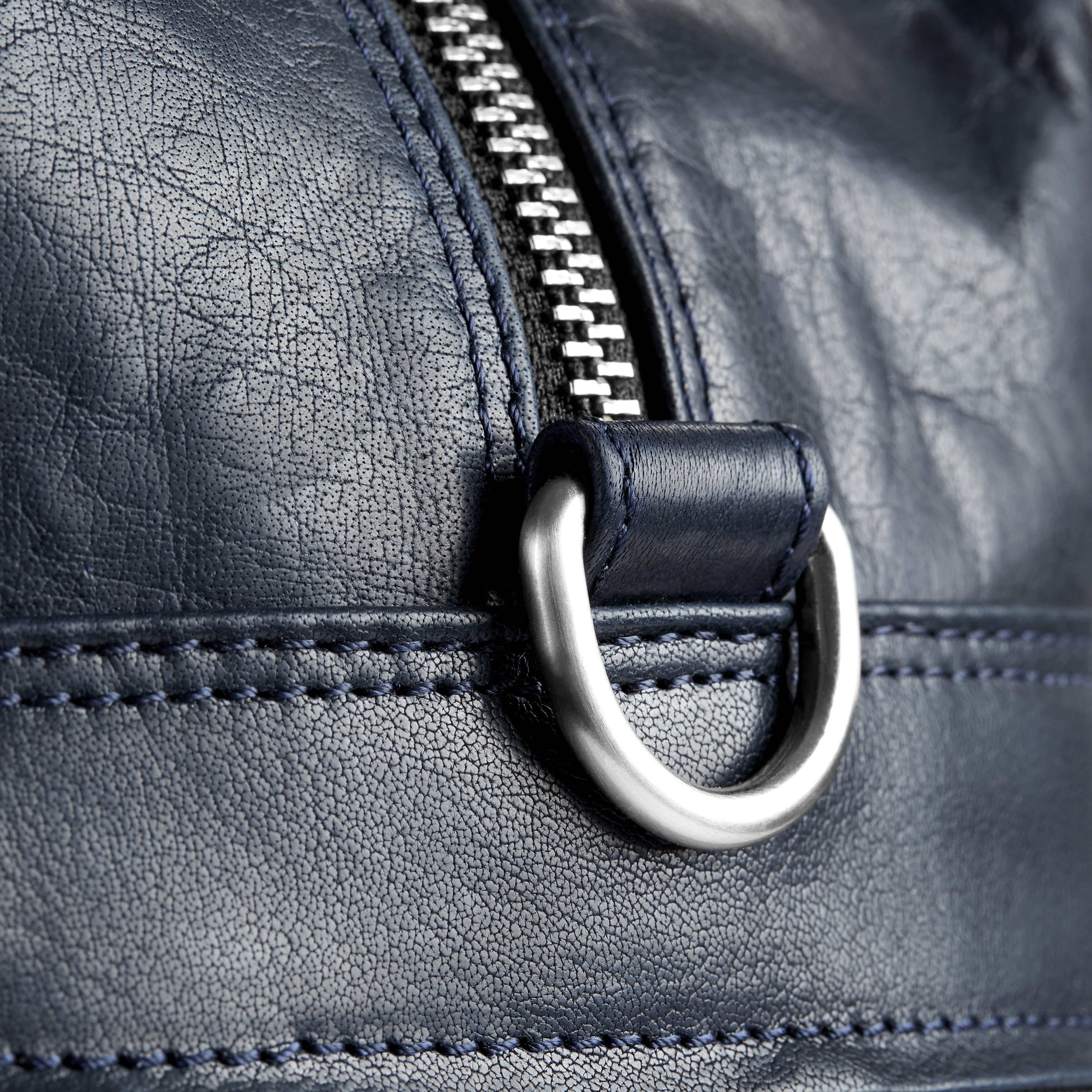 Mala Duffel em Pele Azul Escura Montreal - 10