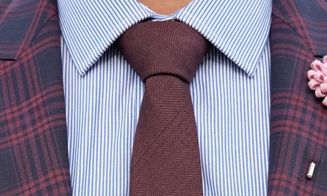 Tanulj meg nyakkendőt kötni lépésről lépésre 30 különböző technikával - a klasszikus nyakkendőkötéstől a legizgalmasabb módszerekig itt mindent megtalálsz! 