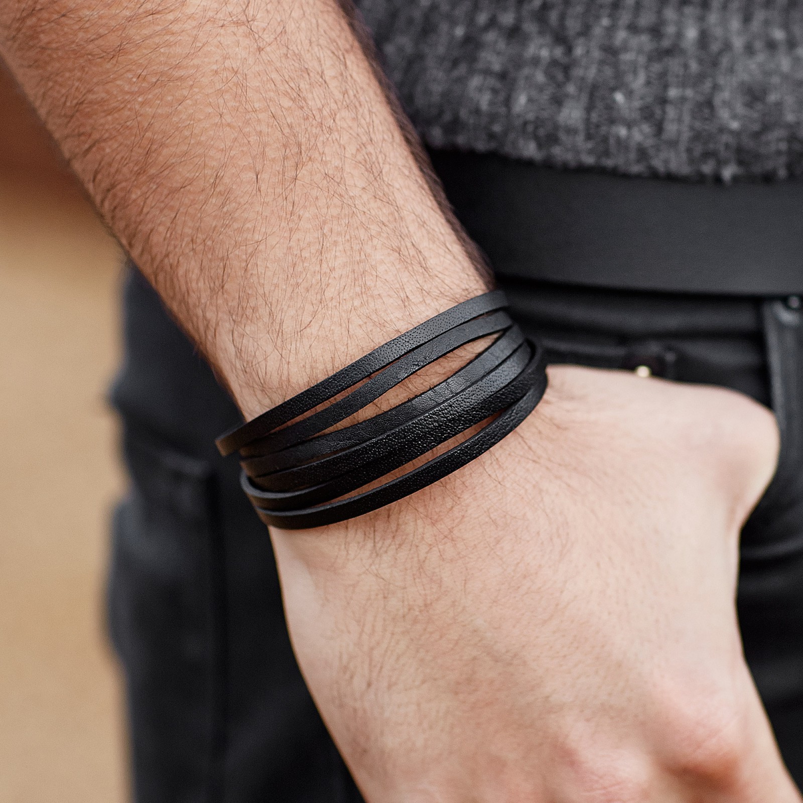 Pulsera de seis tiras negro sobre negro - 4