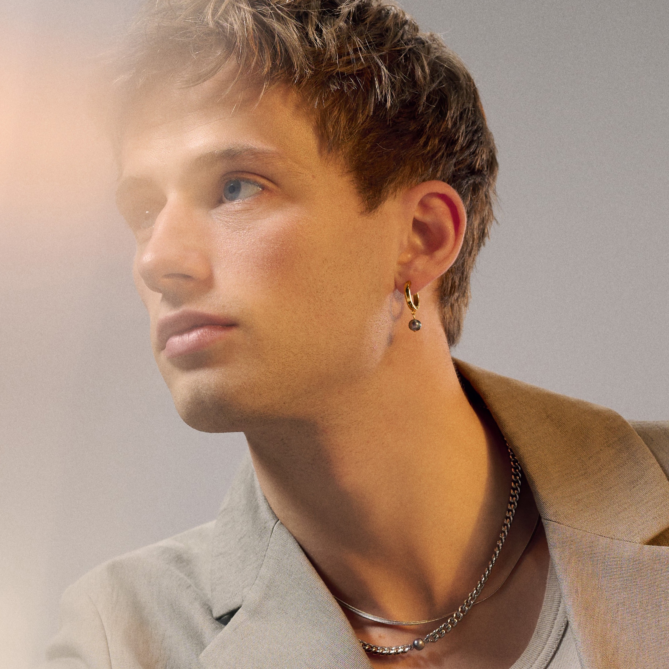 Ocata | Brinco Argola Dourado com Pérola Preta - 2