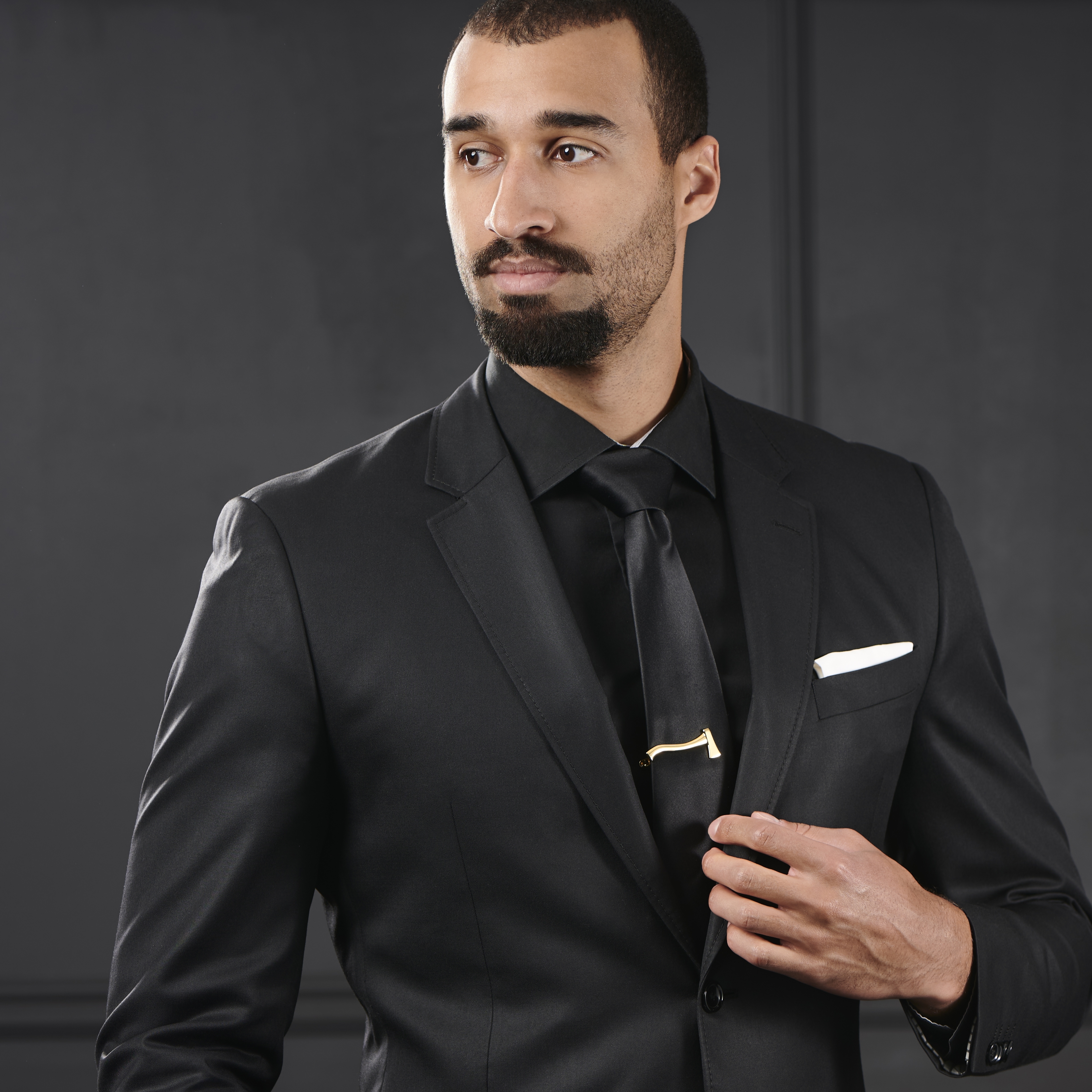 Pasador de corbata con hacha dorada - 5