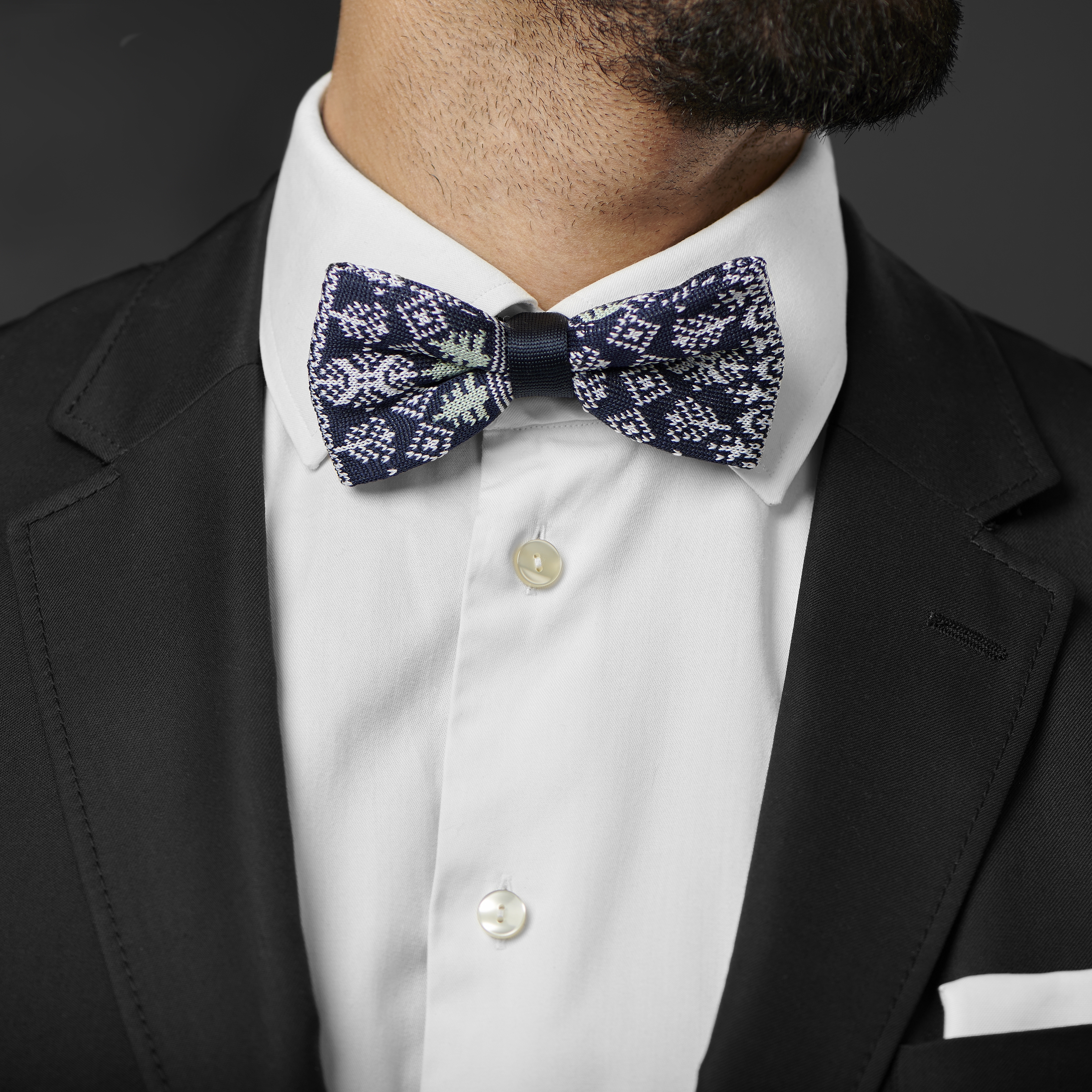 Плетена коледна папийонка в синьо и бяло - 3