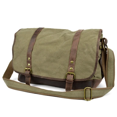 Umhängetasche aus grünem Canvas und Leder im Vintage-Stil Umhängetasche aus grünem Canvas und Leder im Vintage-Stil