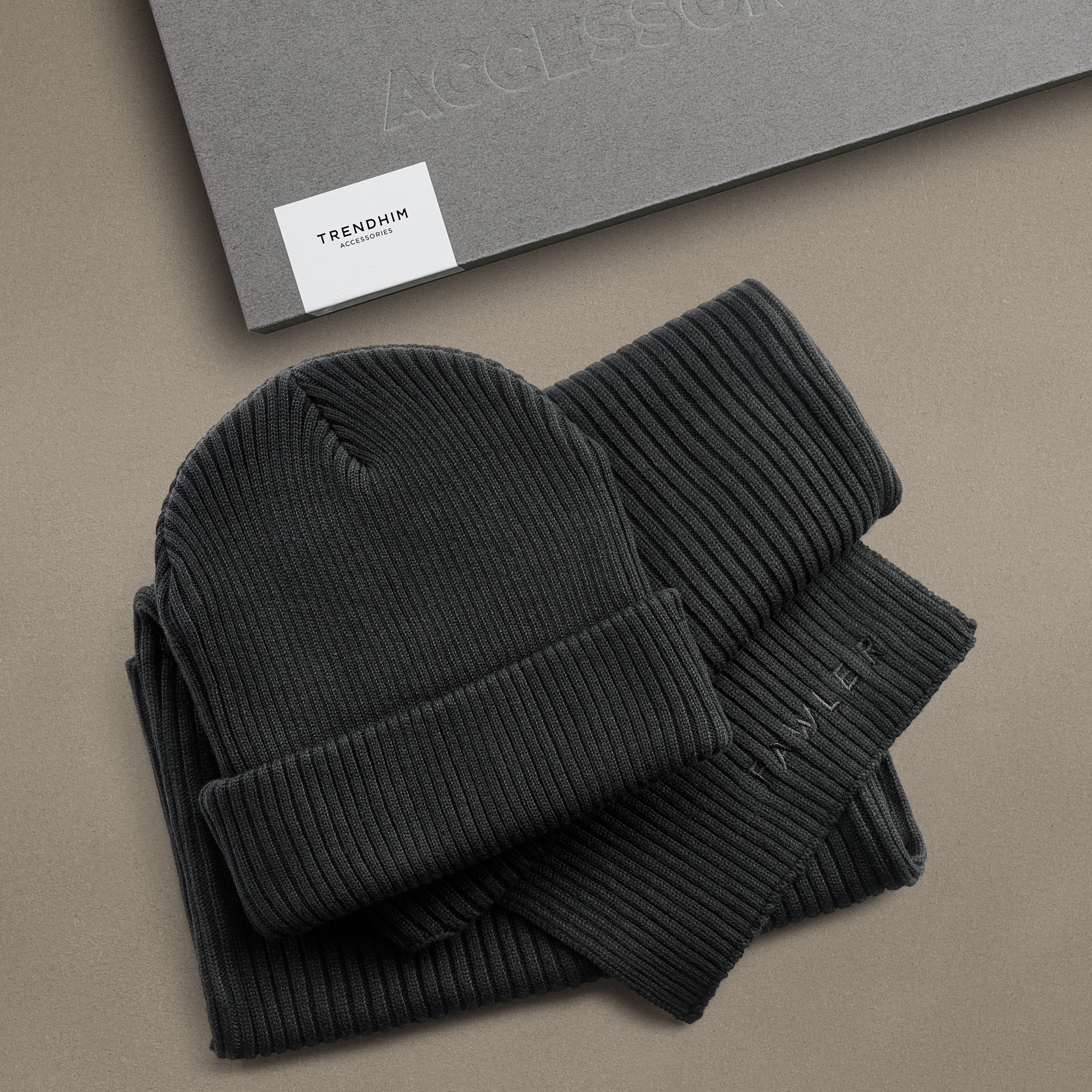 Musta Merinovilla Tuubihuivi & Puuvilla Pipo Lahjapakkaus - 2